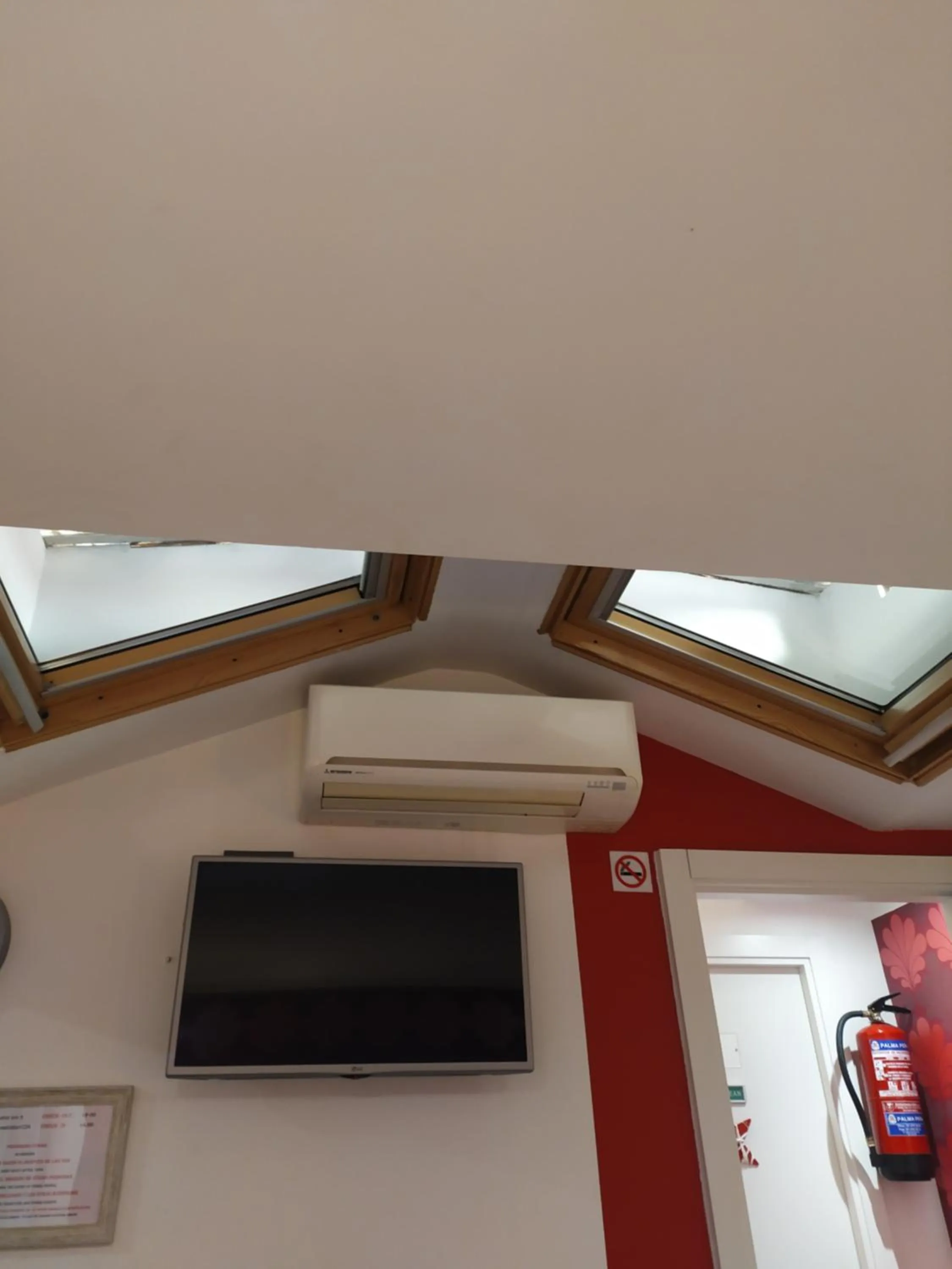 TV and multimedia in Hostal Inn Madrid