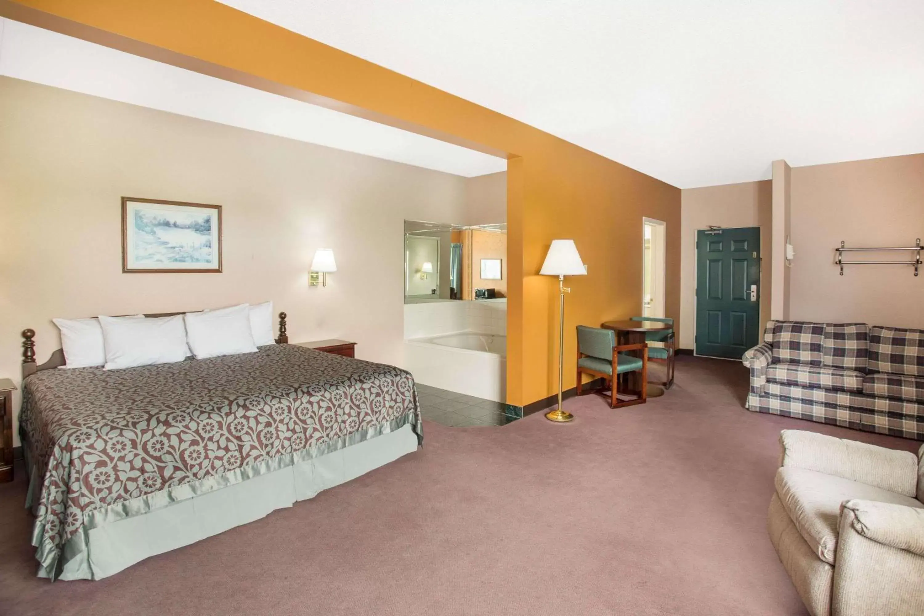 Photo of the whole room, Bed in Days Inn by Wyndham Harrison