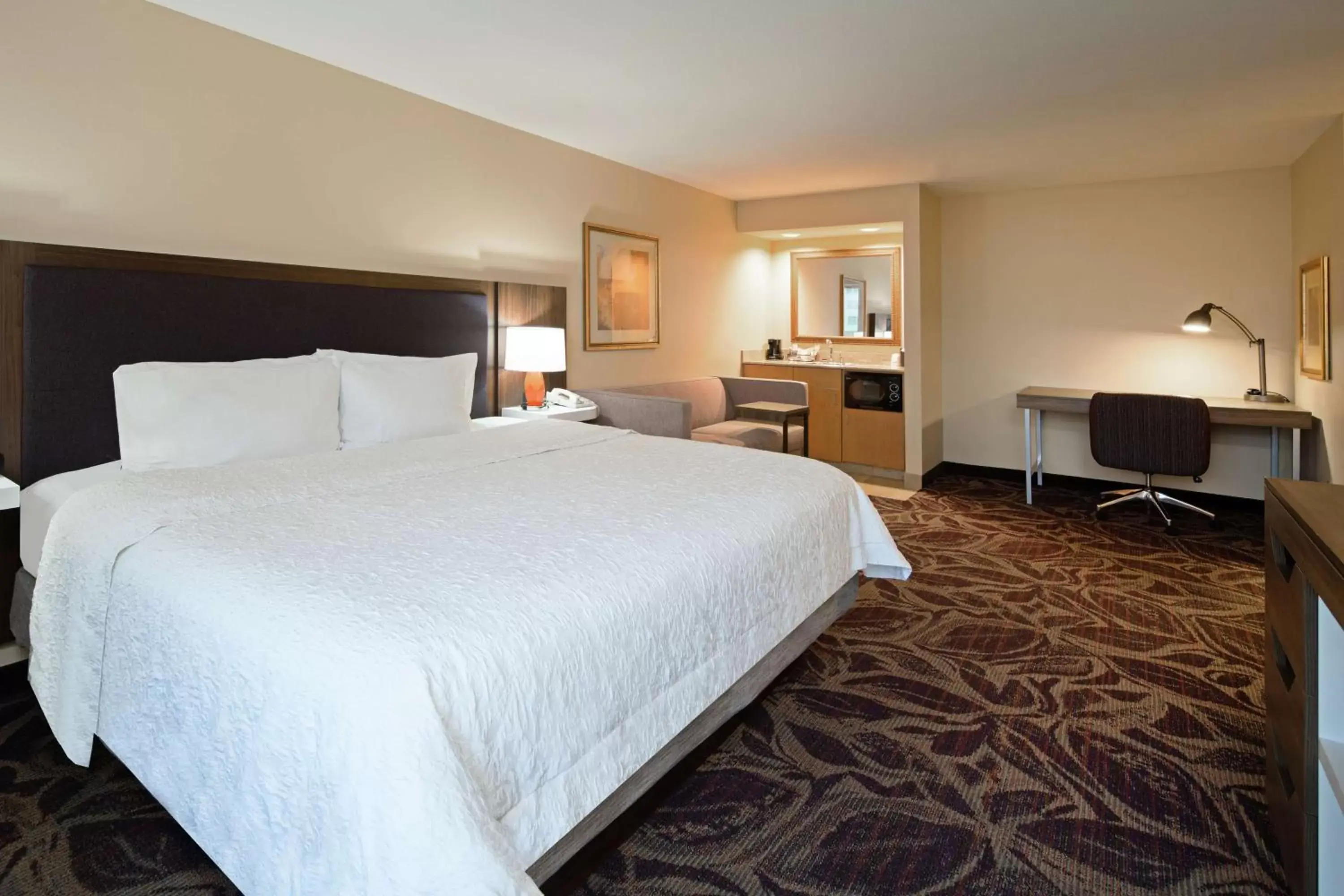 Bedroom, Bed in Hampton Inn & Suites Bremerton