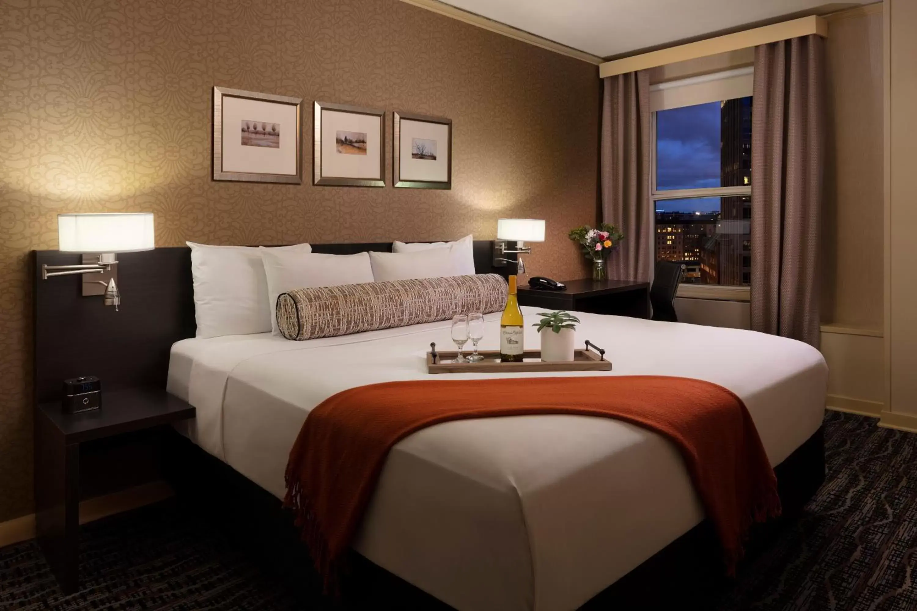 Bedroom, Bed in Executive Hotel Pacific Bedroom, Bed in Executive Hotel Pacific