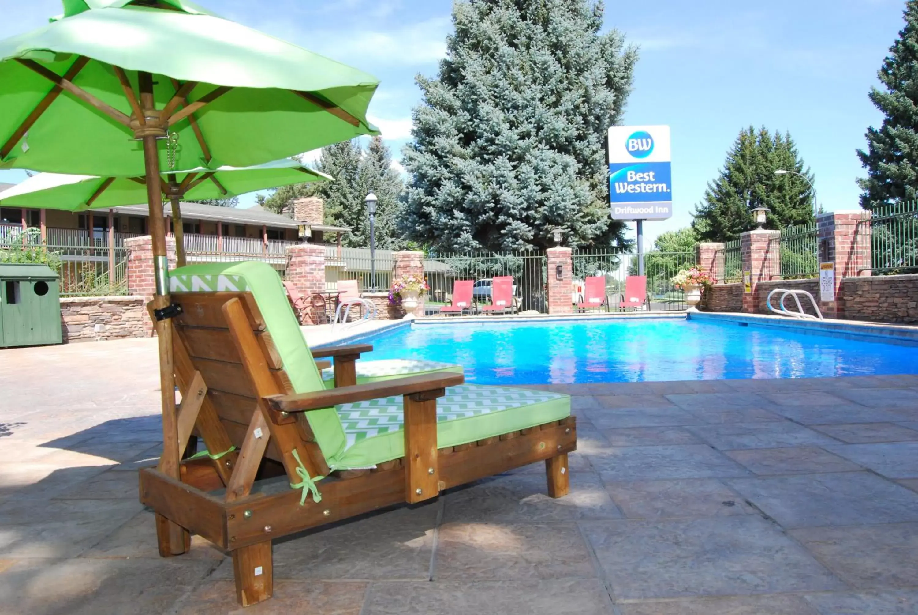 Activities, Swimming Pool in Best Western Driftwood Inn