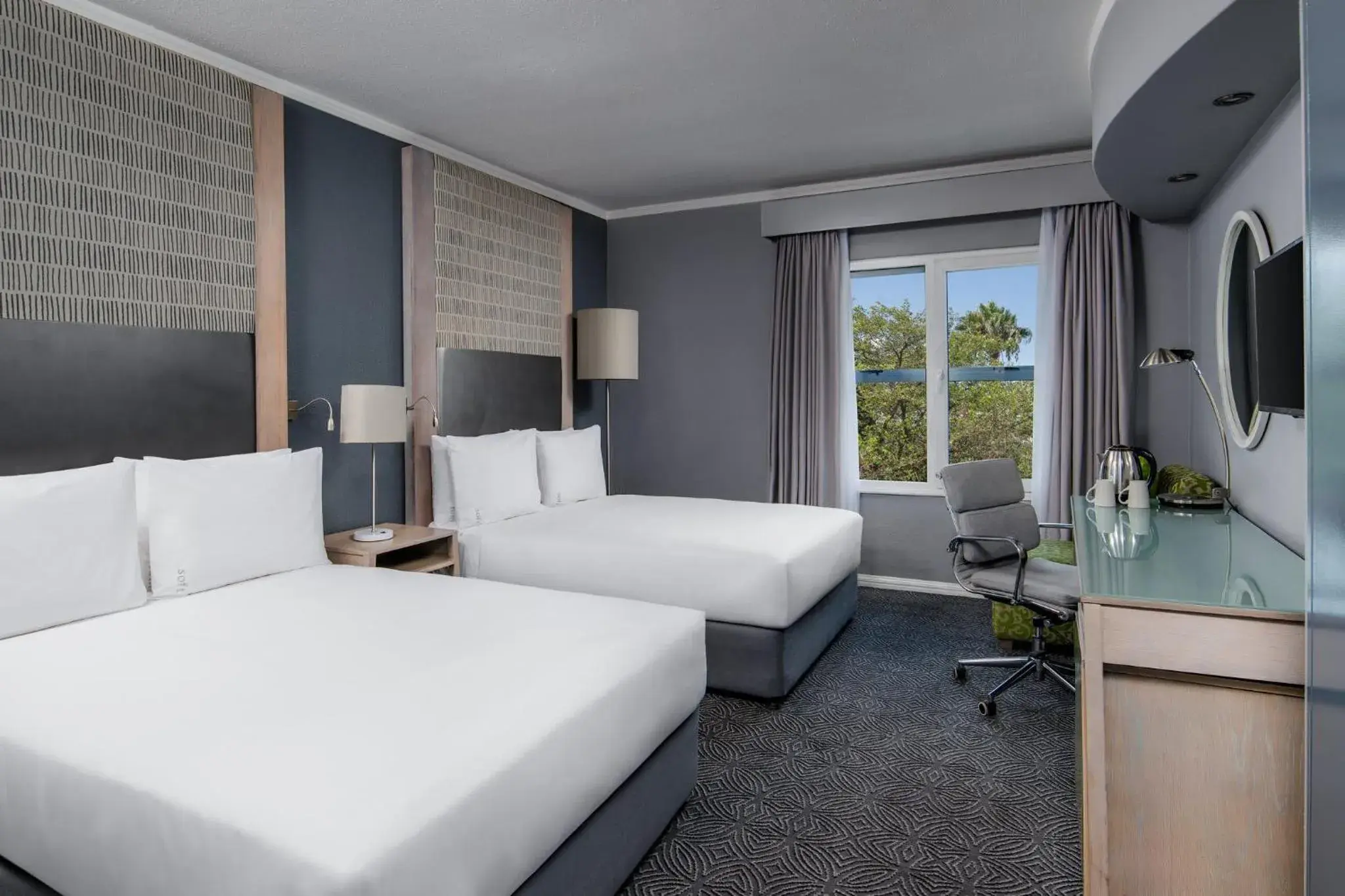 1 Queen and 1 Single Standard - single occupancy in Holiday Inn Johannesburg OR Tambo Airport Hotel by IHG 1 Queen and 1 Single Standard - single occupancy in Holiday Inn Johannesburg OR Tambo Airport Hotel by IHG