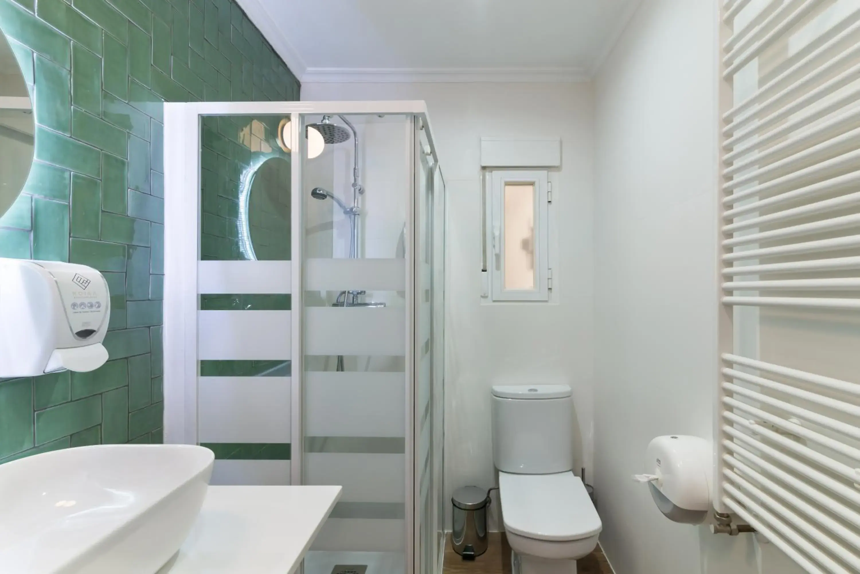 Shower, Bathroom in Roisa Centro