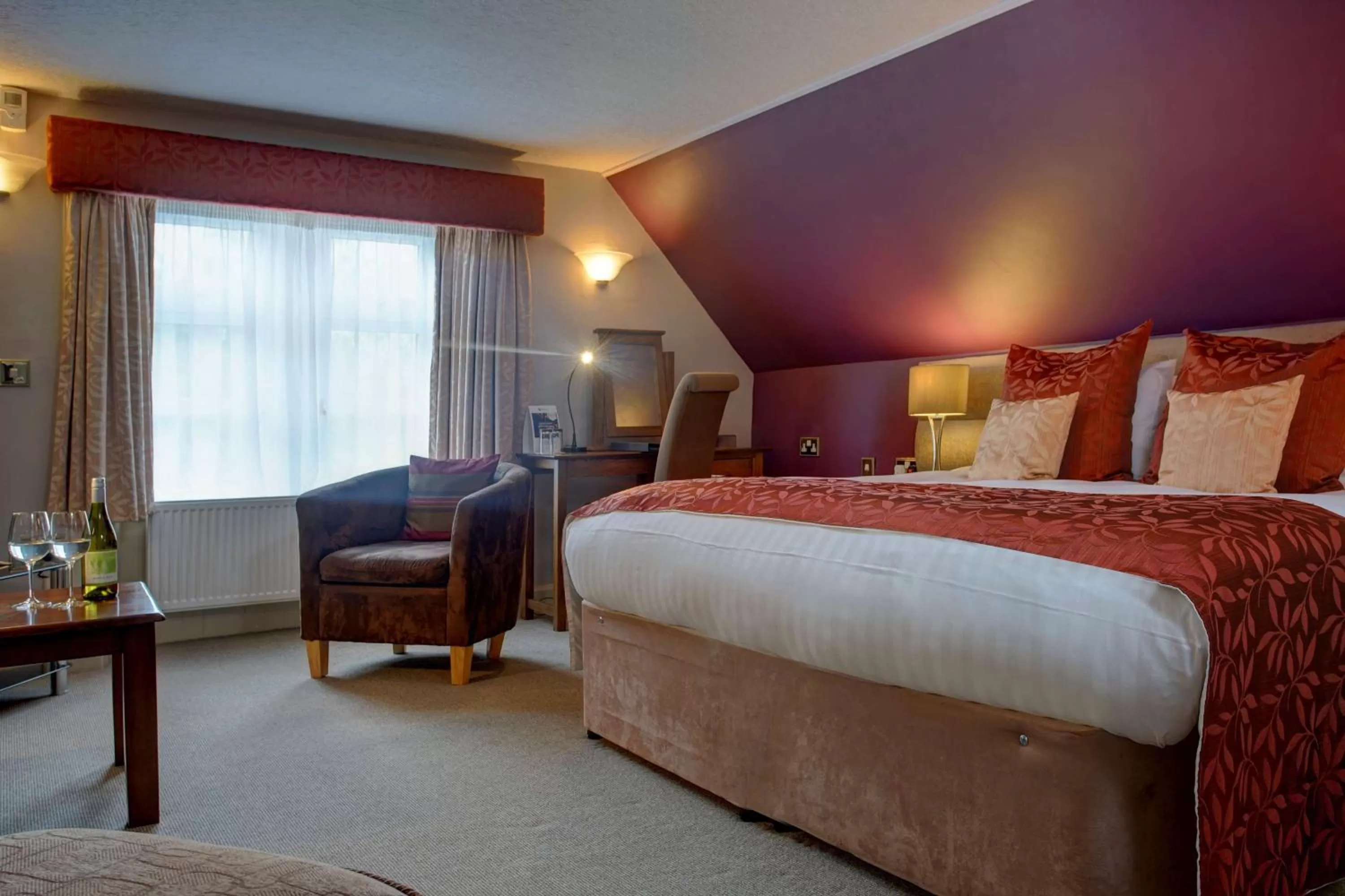 Photo of the whole room, Bed in All Seasons Philipburn, BW Signature Collection