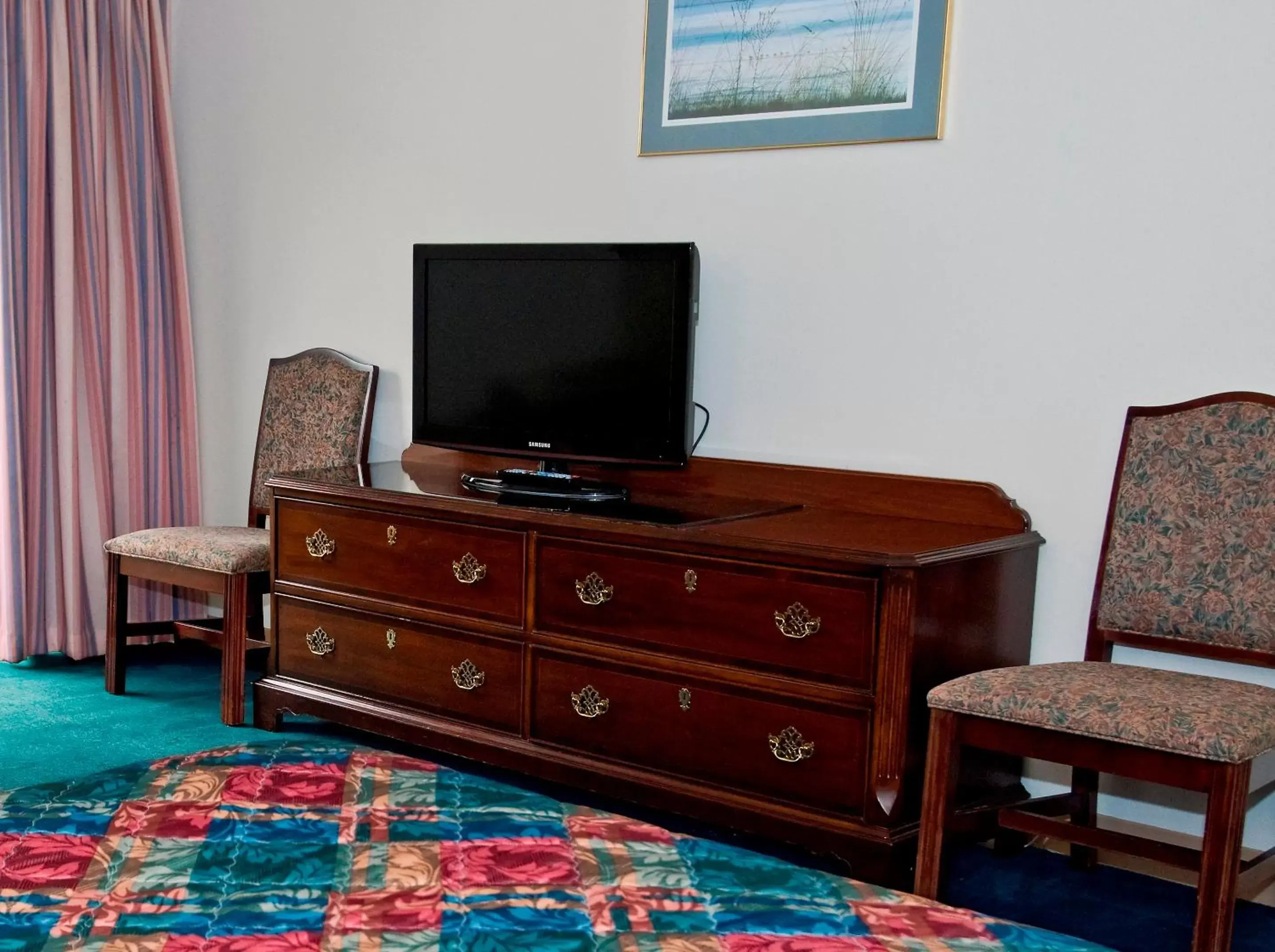 TV and multimedia, TV/Entertainment Center in Sequim Bay Lodge