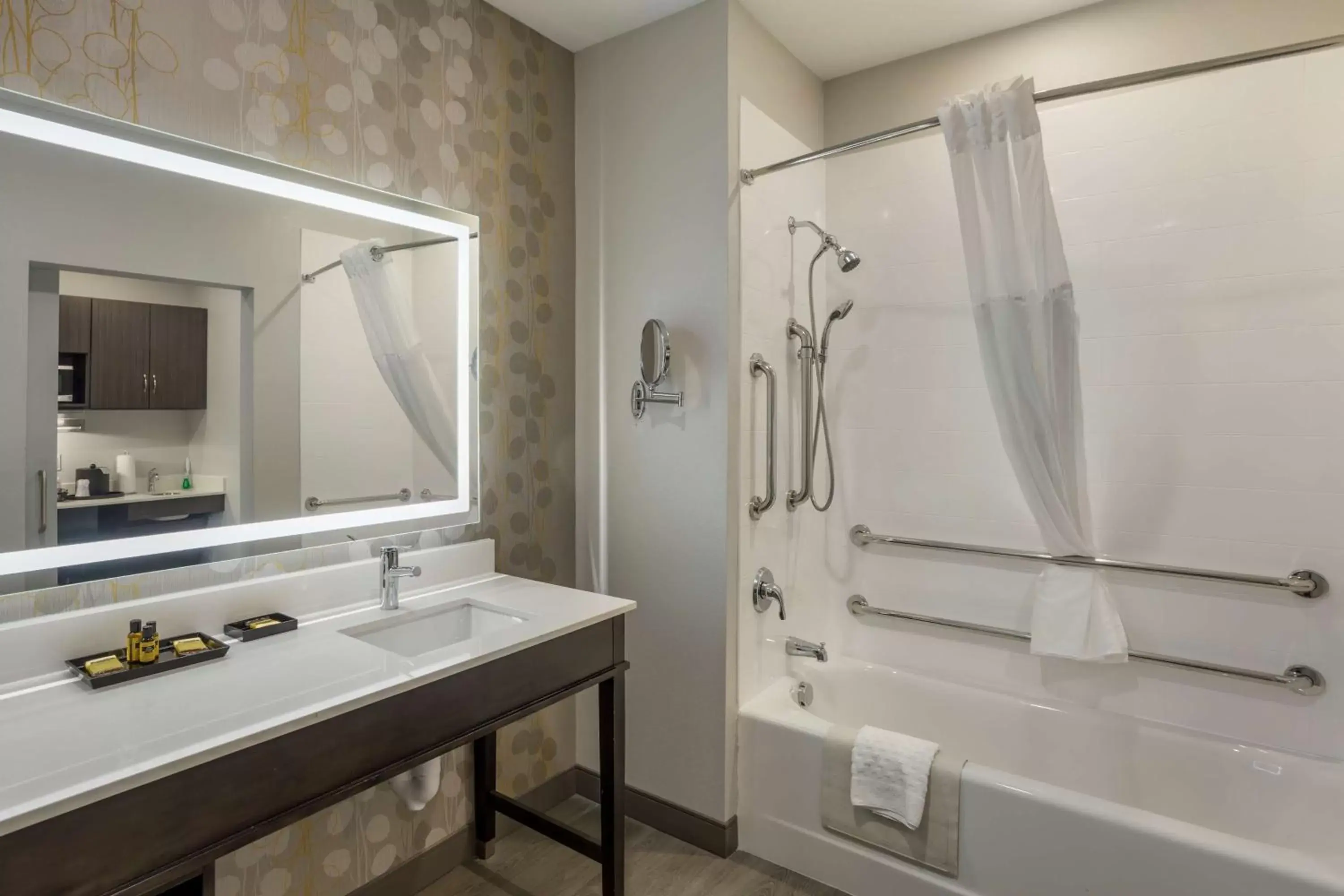 Bathroom in Best Western Plus Executive Residency Antioch Inn