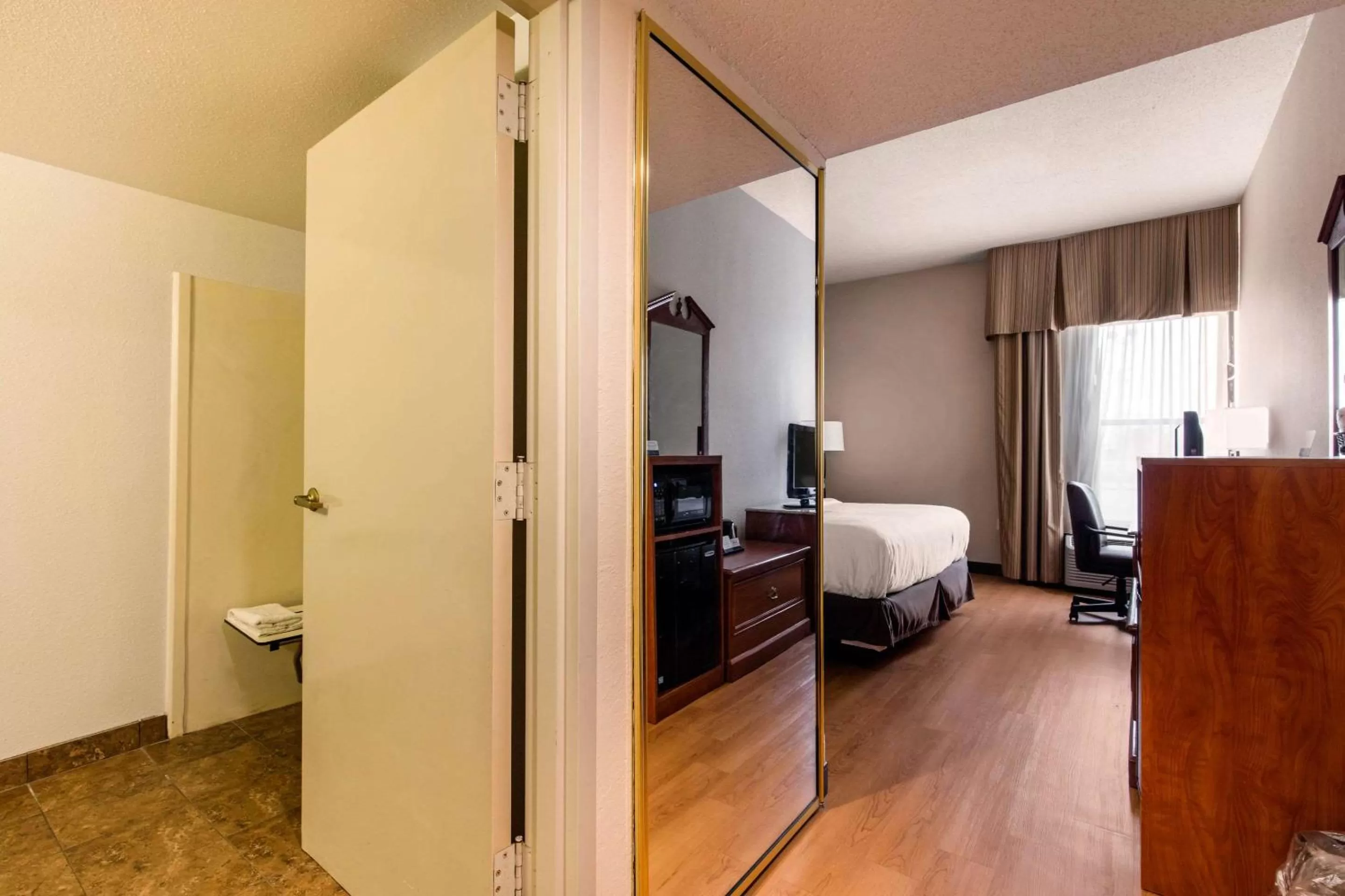 King Room - Smoking  in Quality Inn Valley - West Point