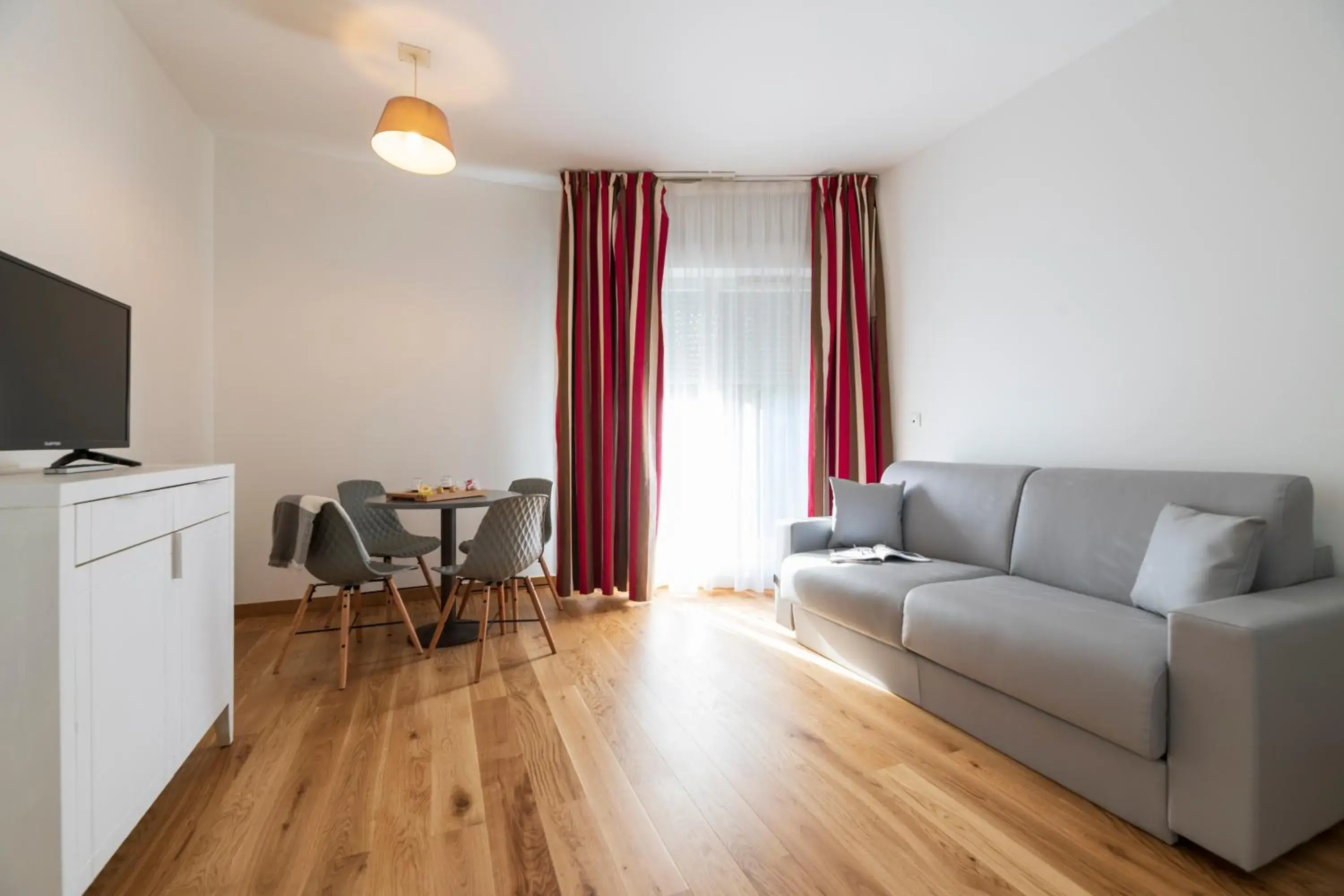 Living room, Seating Area in Cerise Chatou