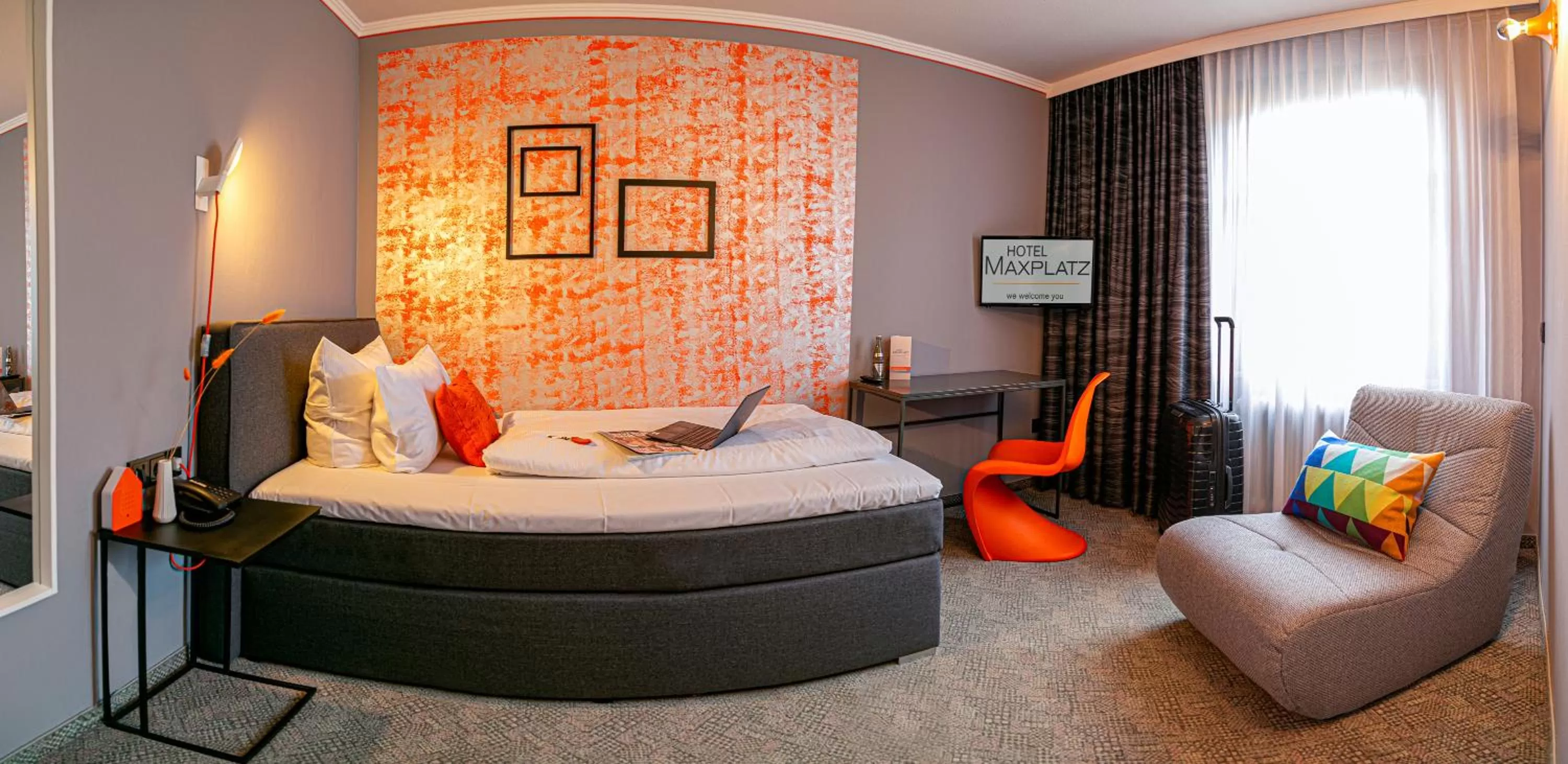 Photo of the whole room, Bed in Hotel Maxplatz