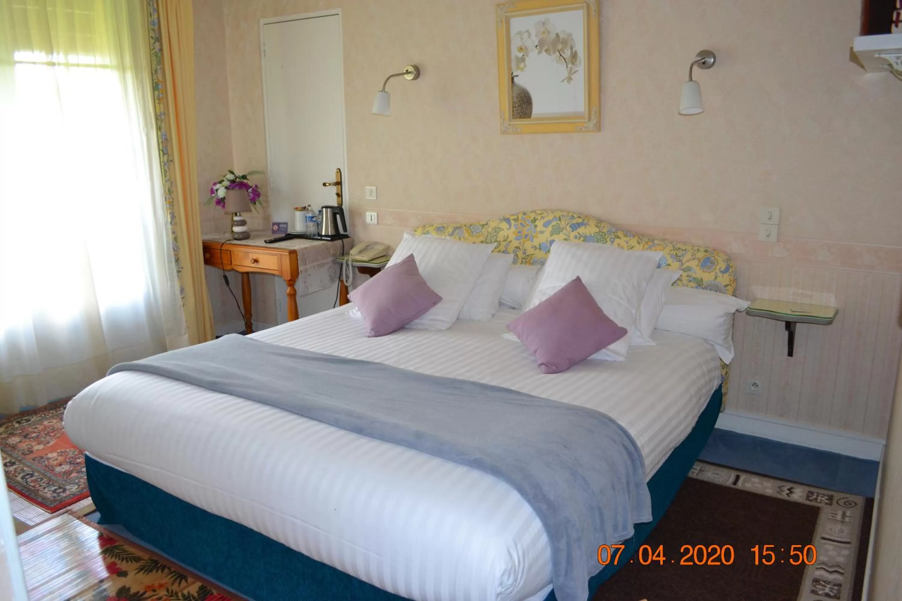 Bed in Hôtel Le Castel