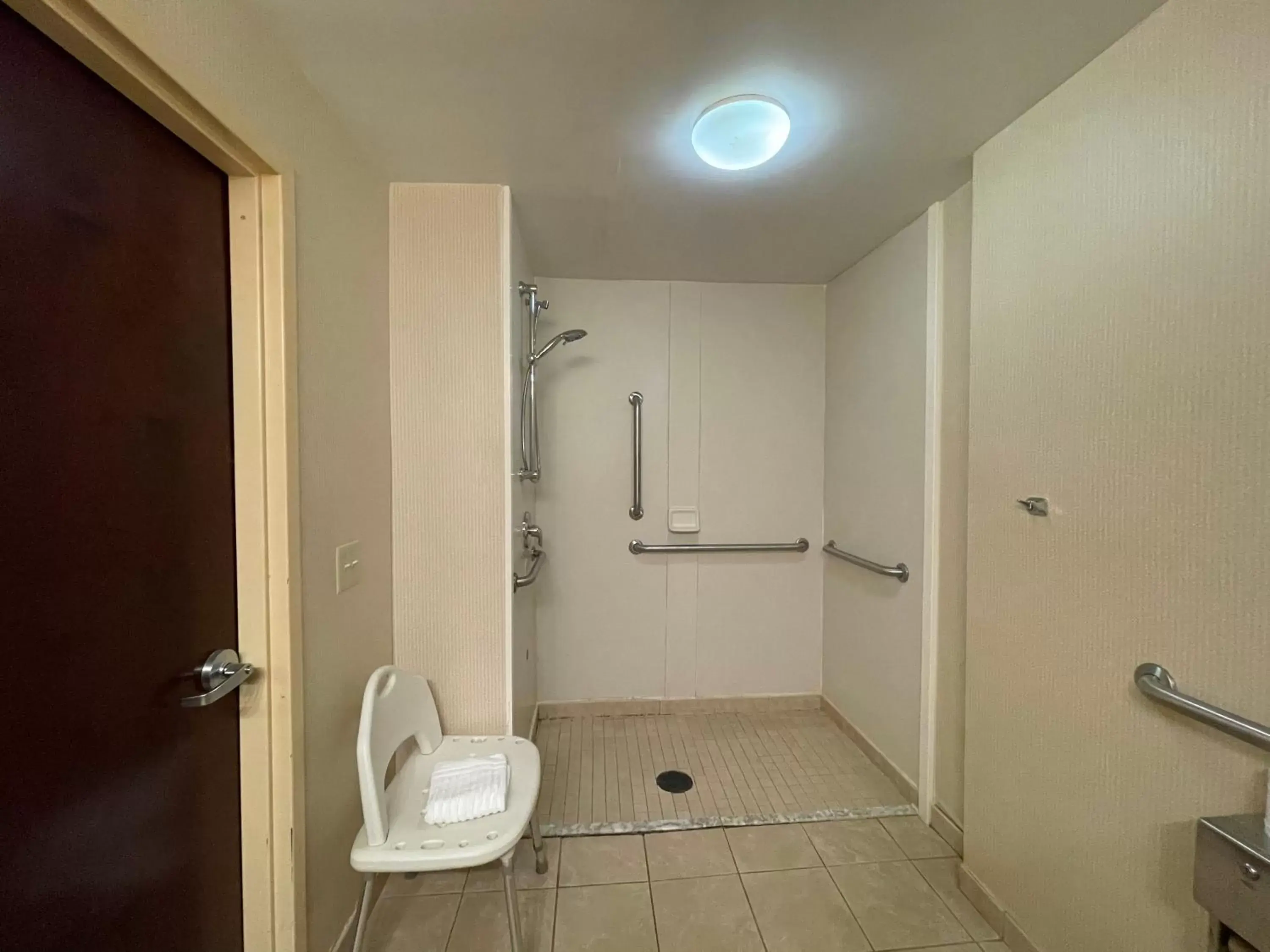 Shower, Bathroom in Comfort Suites East Brunswick - South River