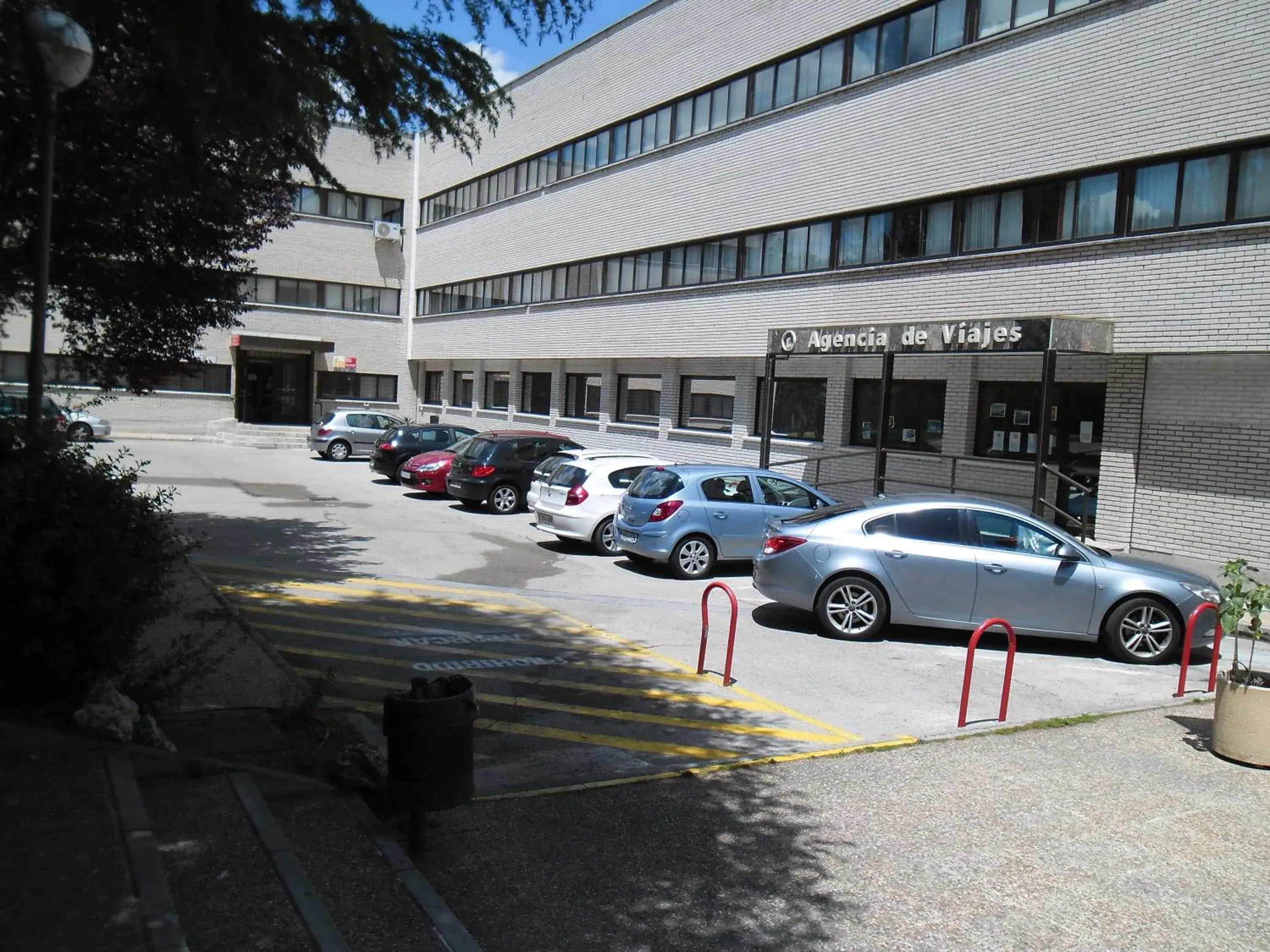 Facade/entrance, Property Building in Hotel Escuela Madrid