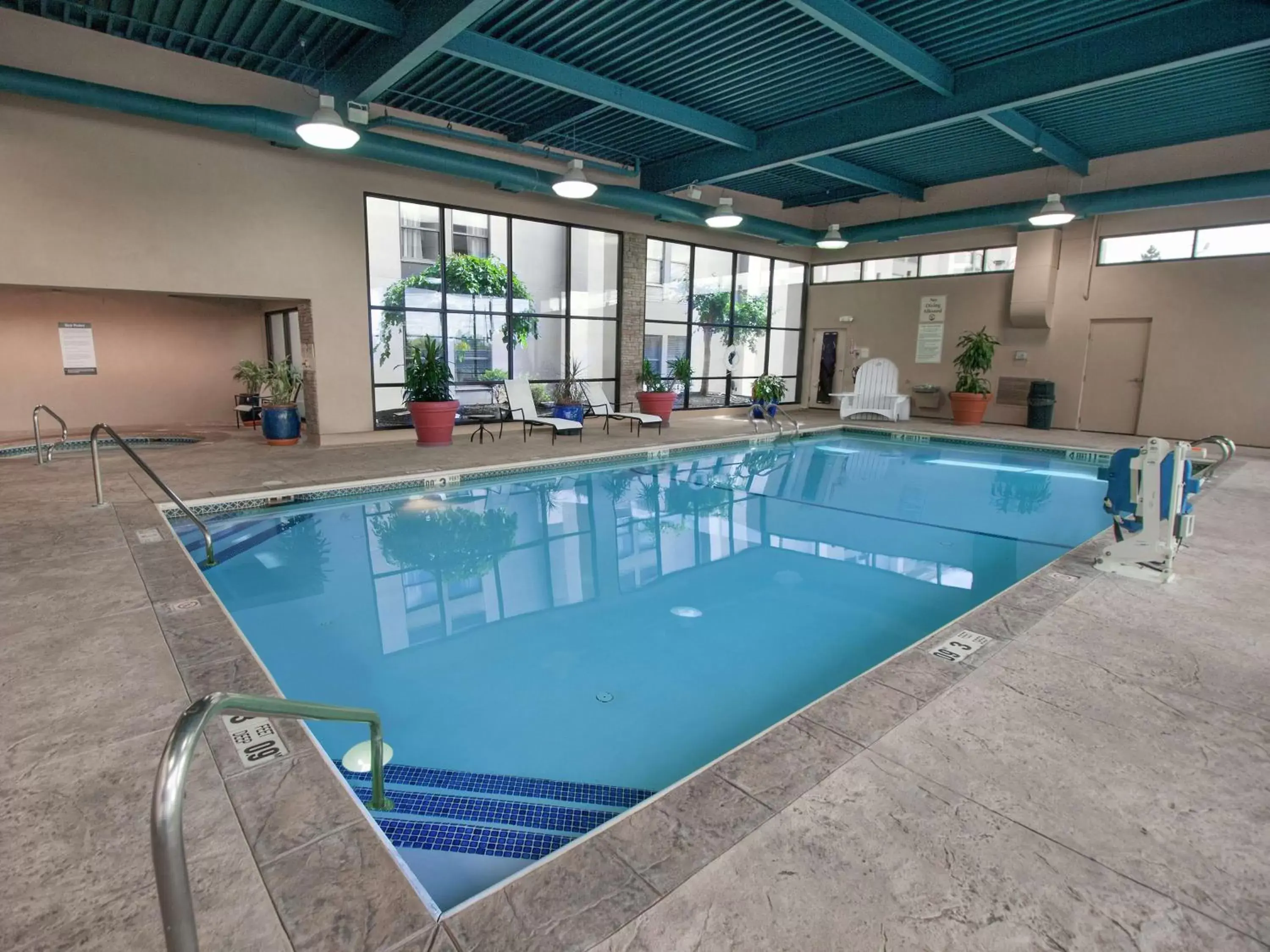 Pool view, Swimming Pool in DoubleTree by Hilton Buffalo-Amherst