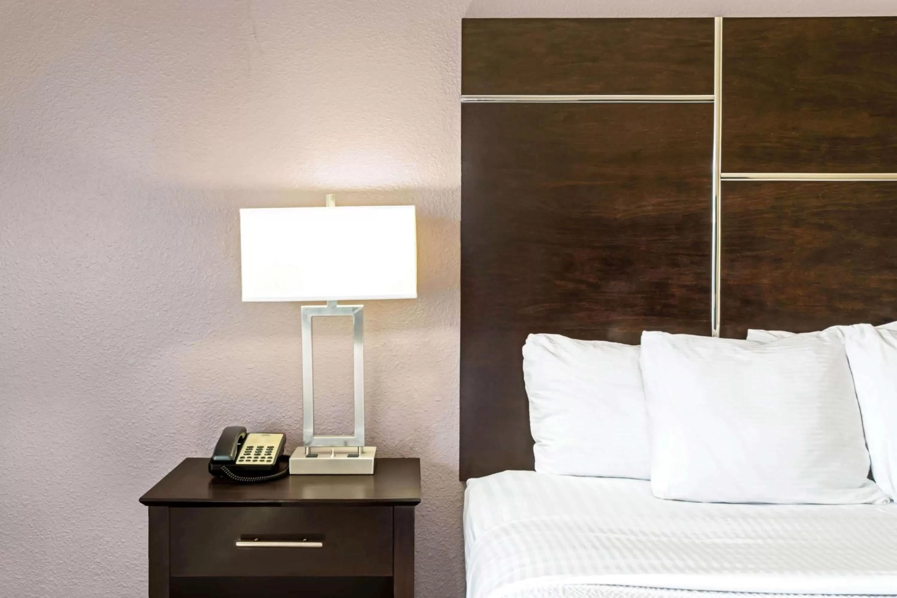 Photo of the whole room, Bed in La Quinta by Wyndham Denver Gateway Park