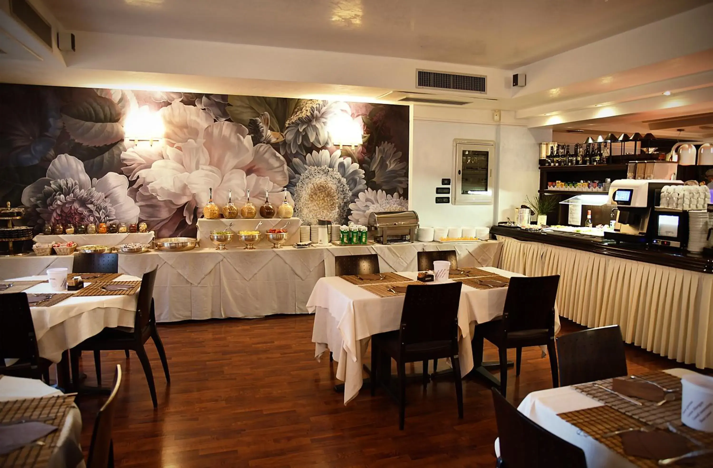 Breakfast, Restaurant/Places to Eat in Admiral Hotel Villa Erme