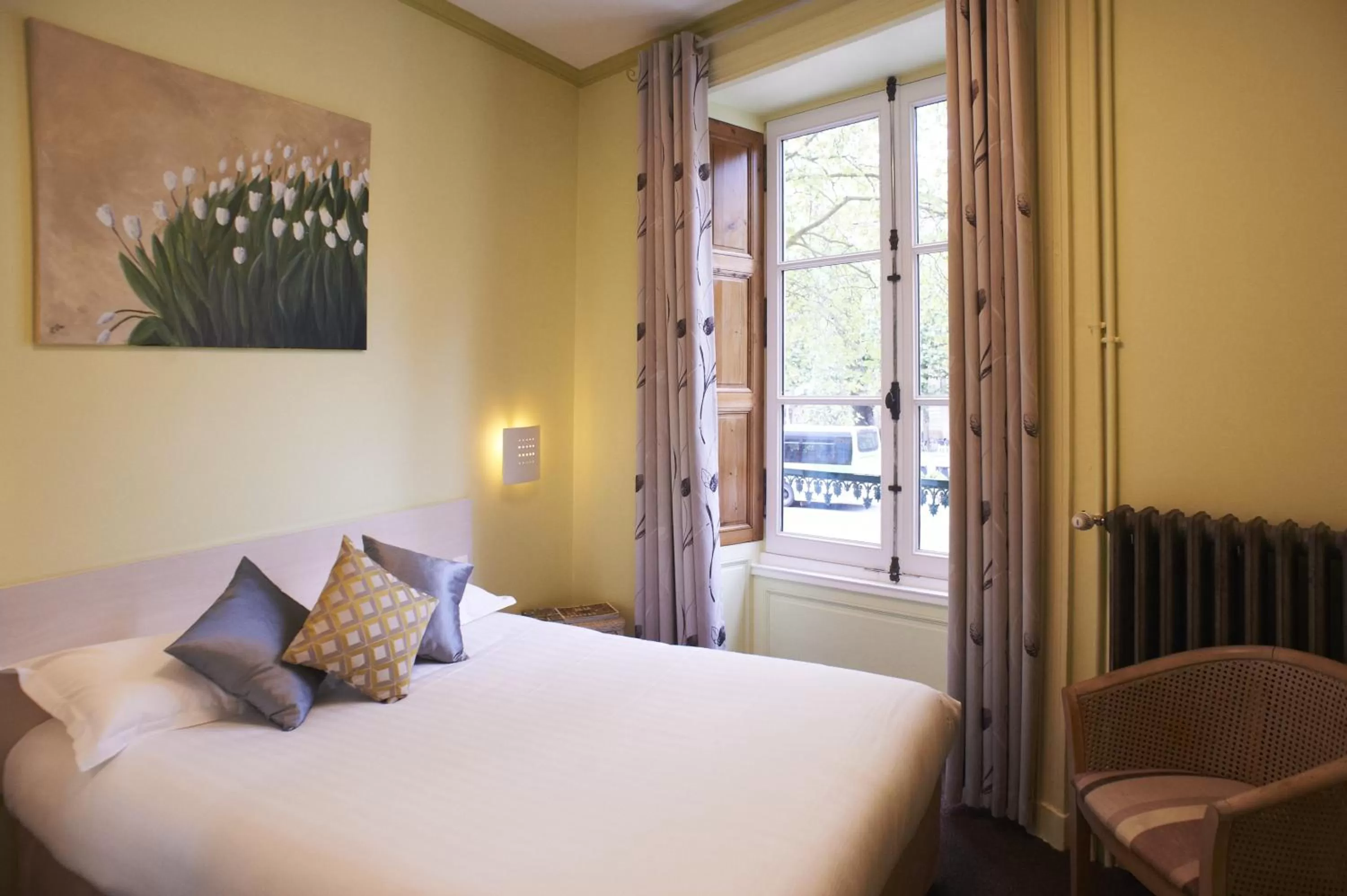 Double Room in Logis Hôtel Duquesne