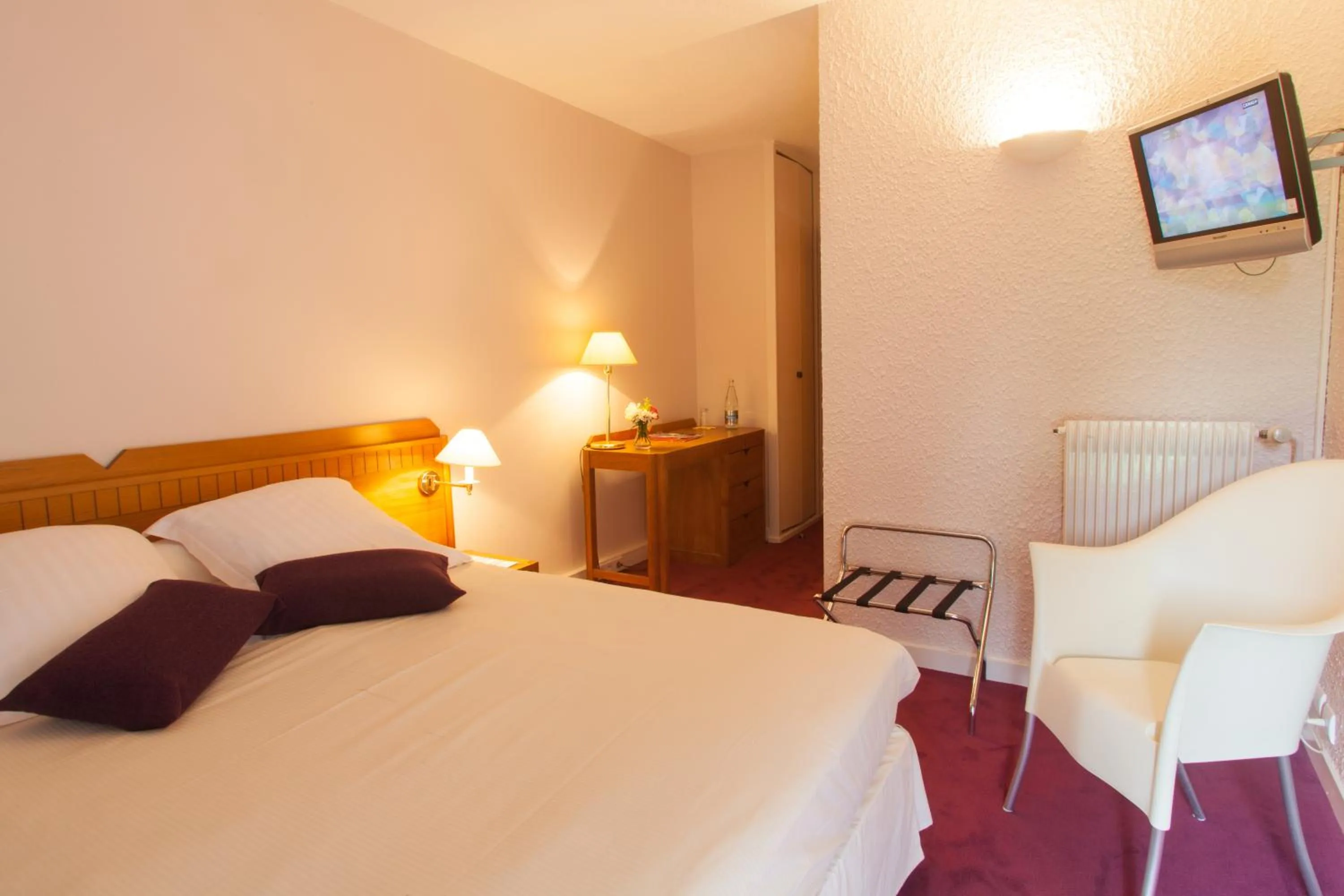 Photo of the whole room, Bed in Hôtel Restaurant Ar Milin-Logis hôtels