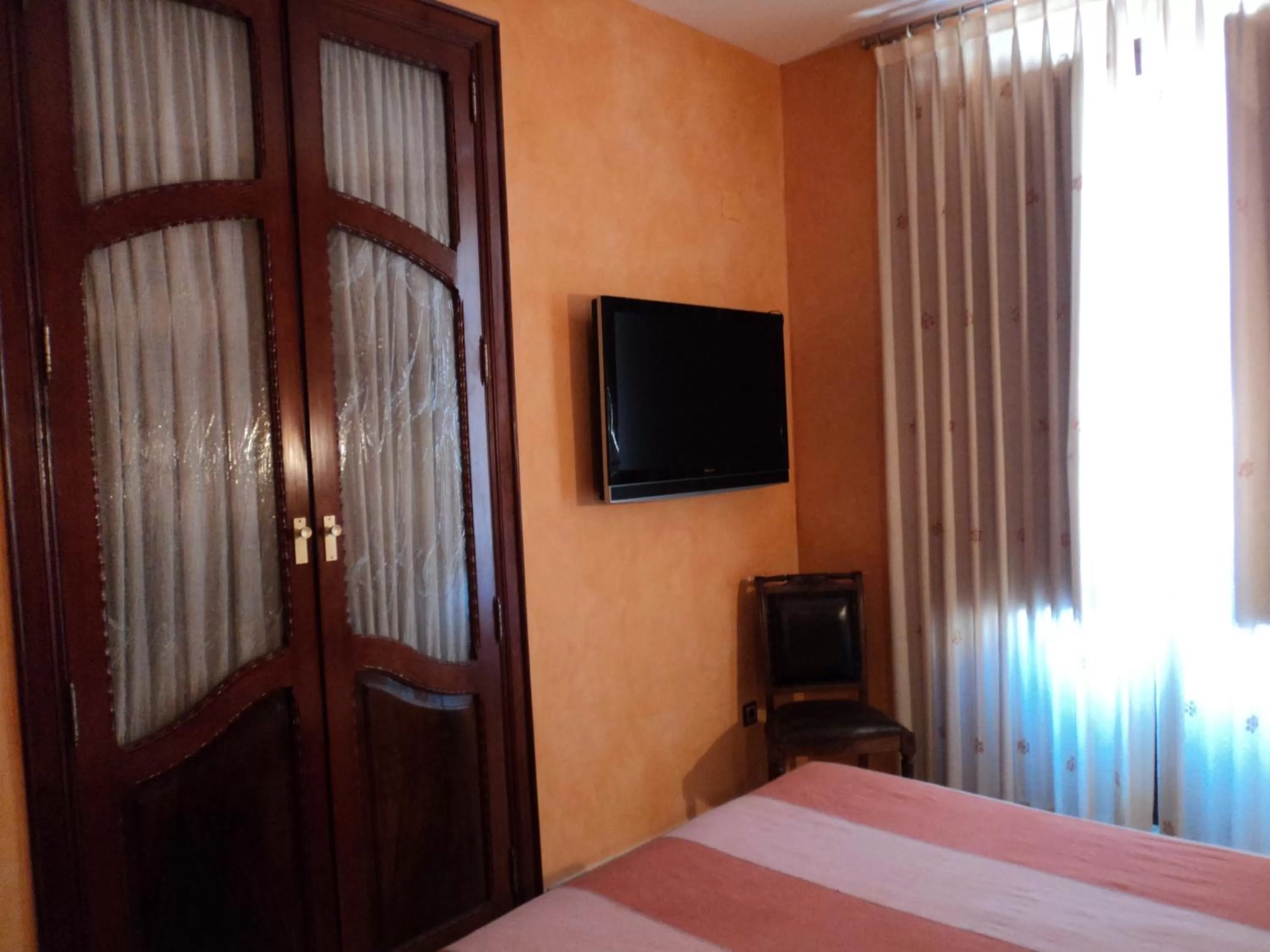 TV and multimedia, Bed in L'Agora Hotel