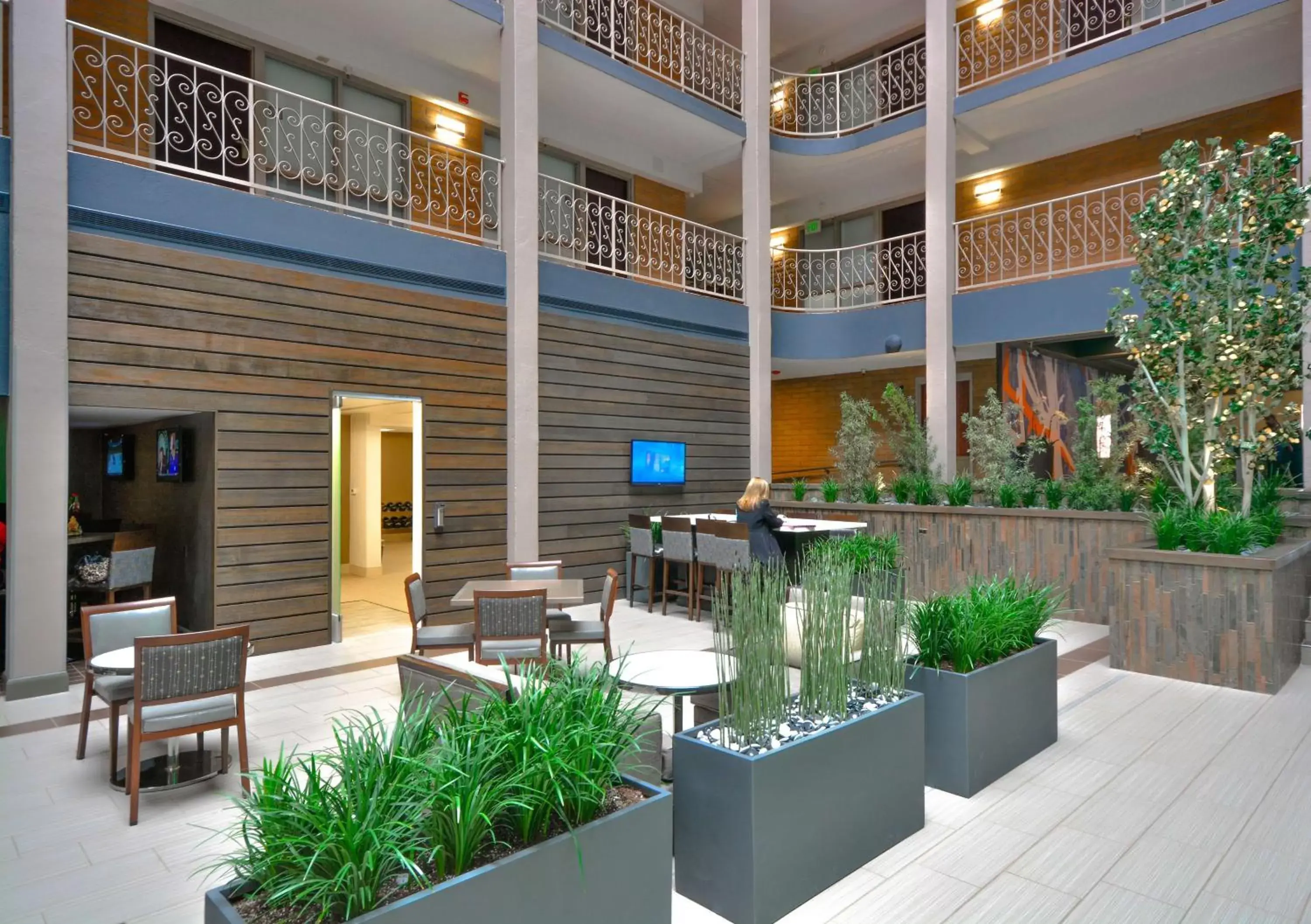 Lobby or reception in Embassy Suites by Hilton Denver Central Park