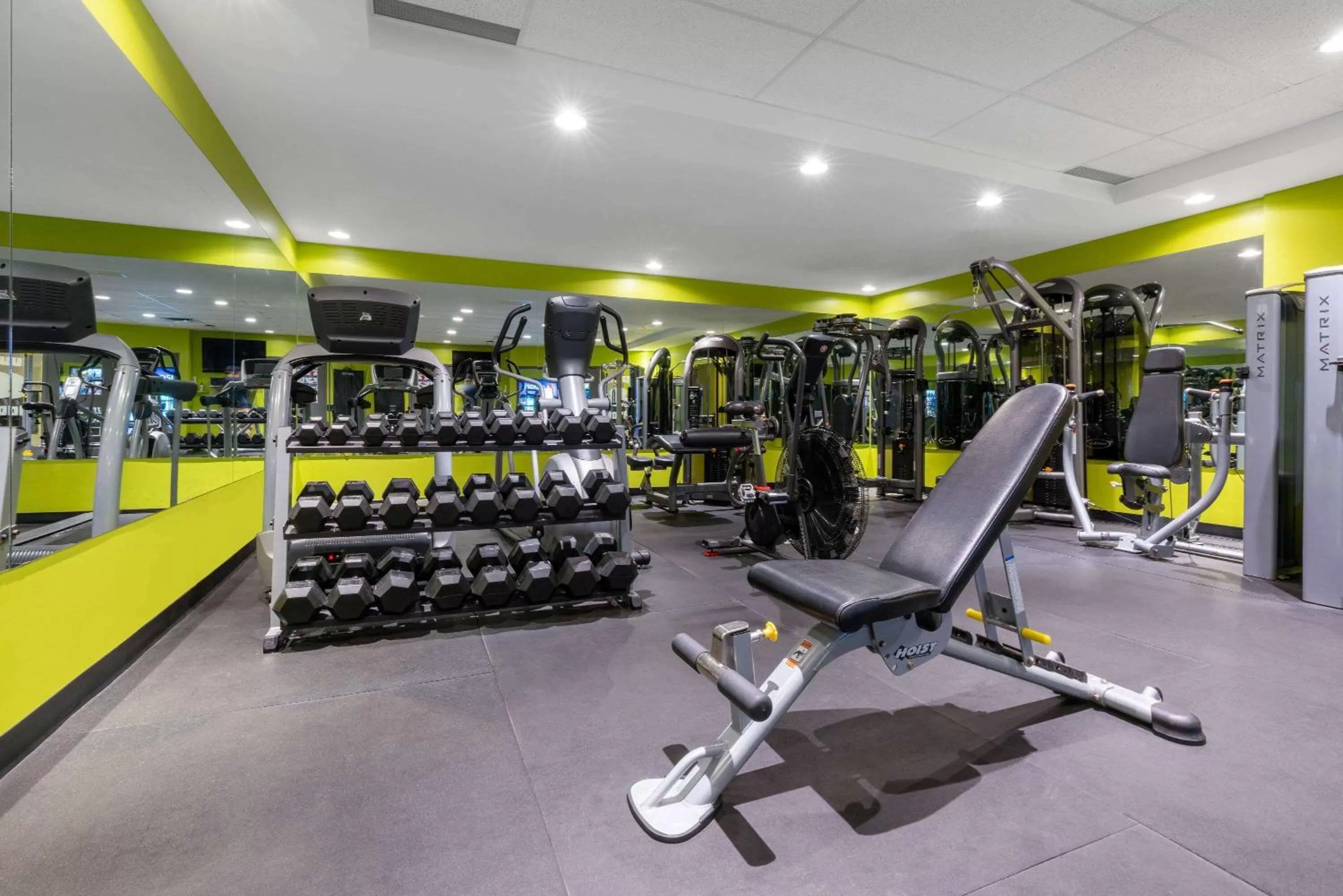 Fitness centre/facilities in Super 8 by Wyndham Winnipeg West