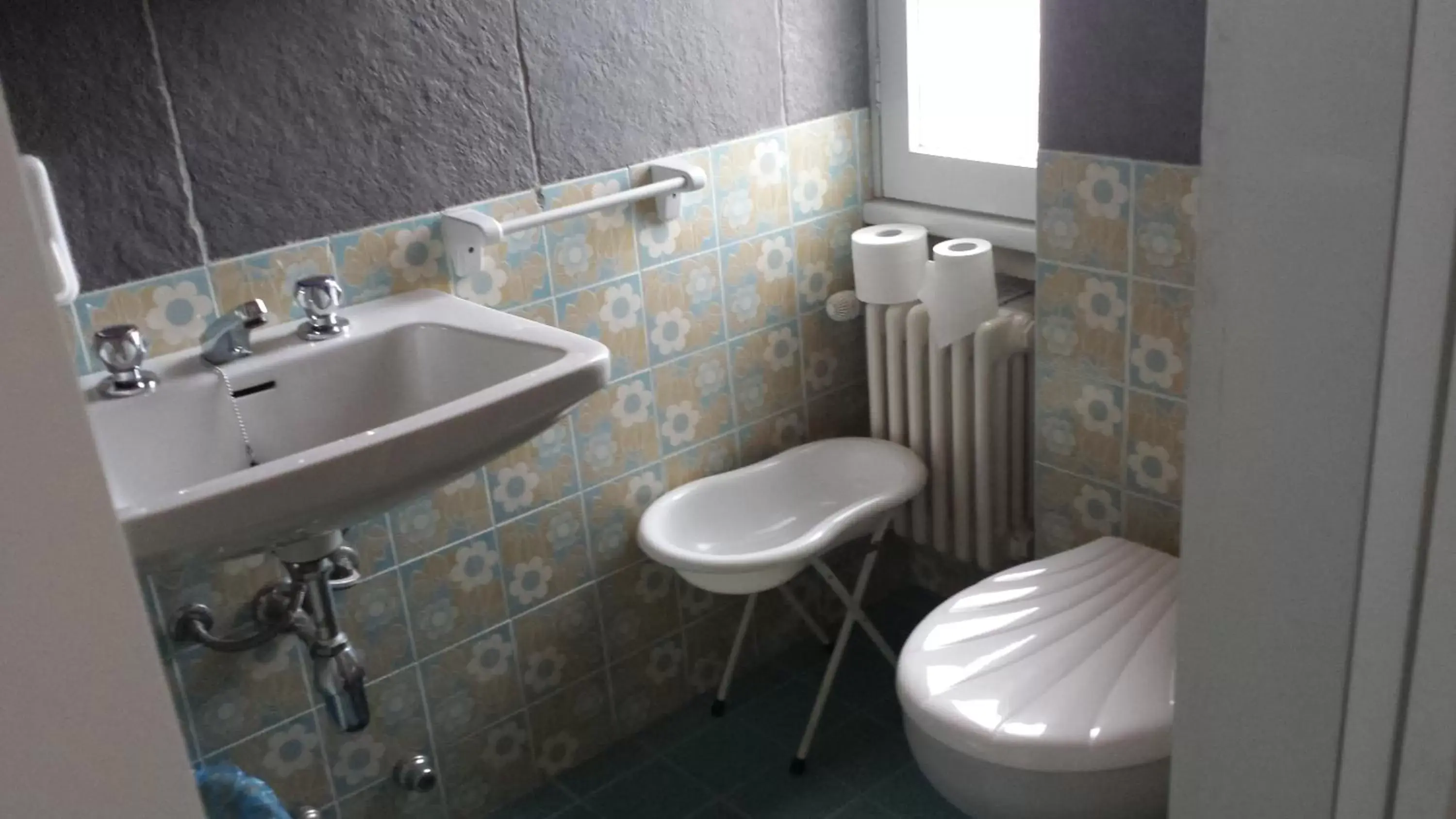 Bathroom in Nouveau Mirabeau