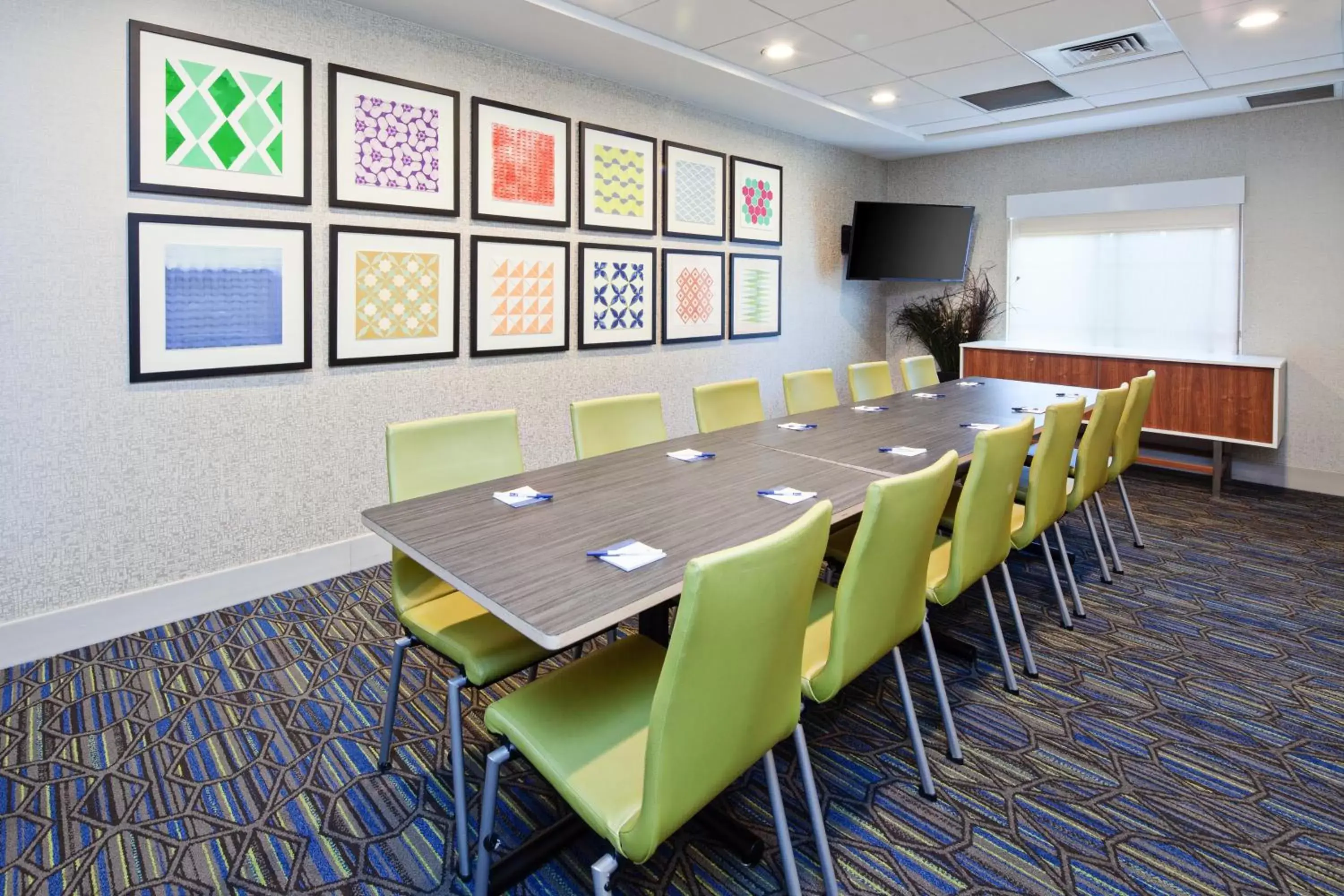 Meeting/conference room in Holiday Inn Express & Suites Clovis Fresno Area, an IHG Hotel