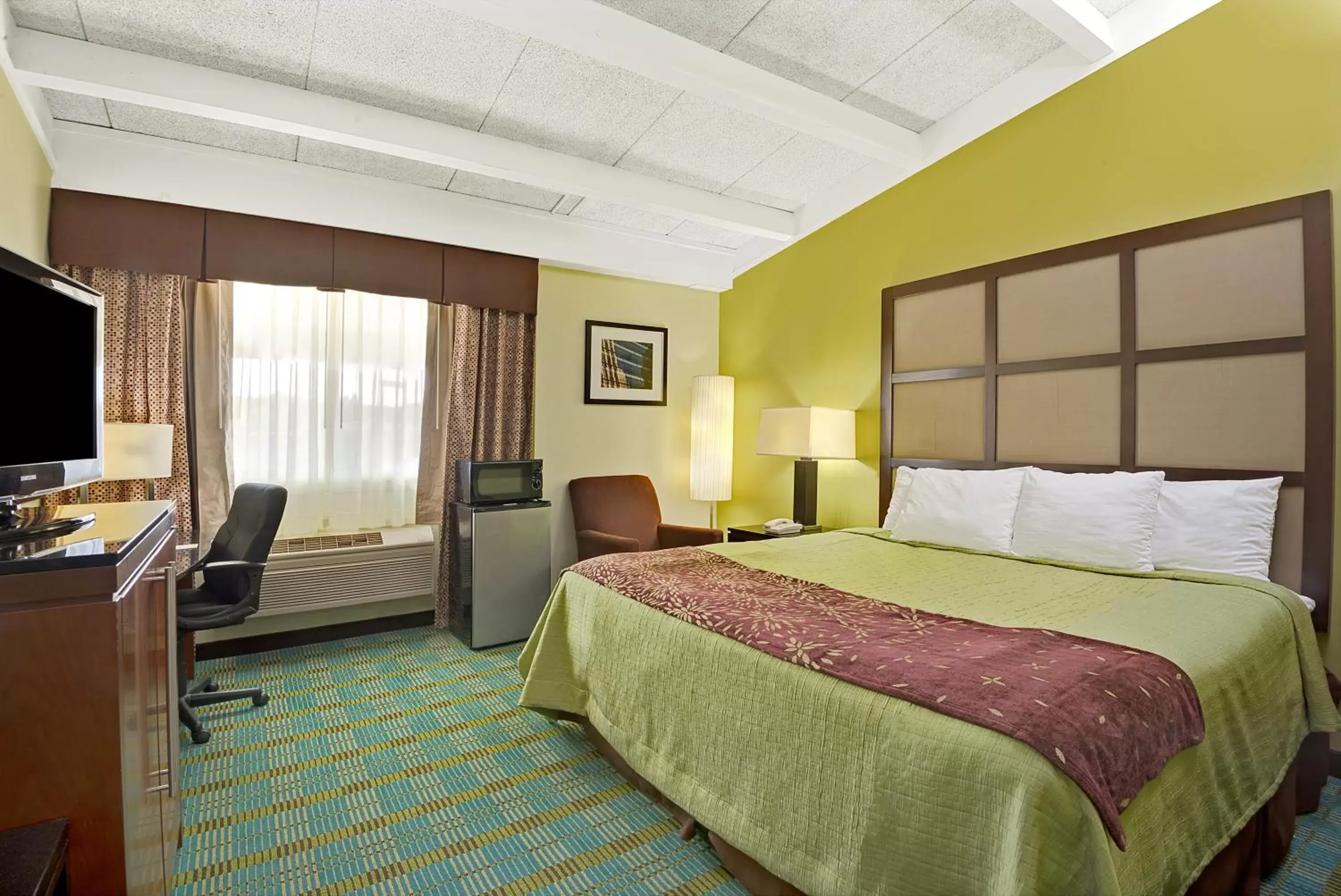 Bedroom, Bed in Days Inn by Wyndham Southington
