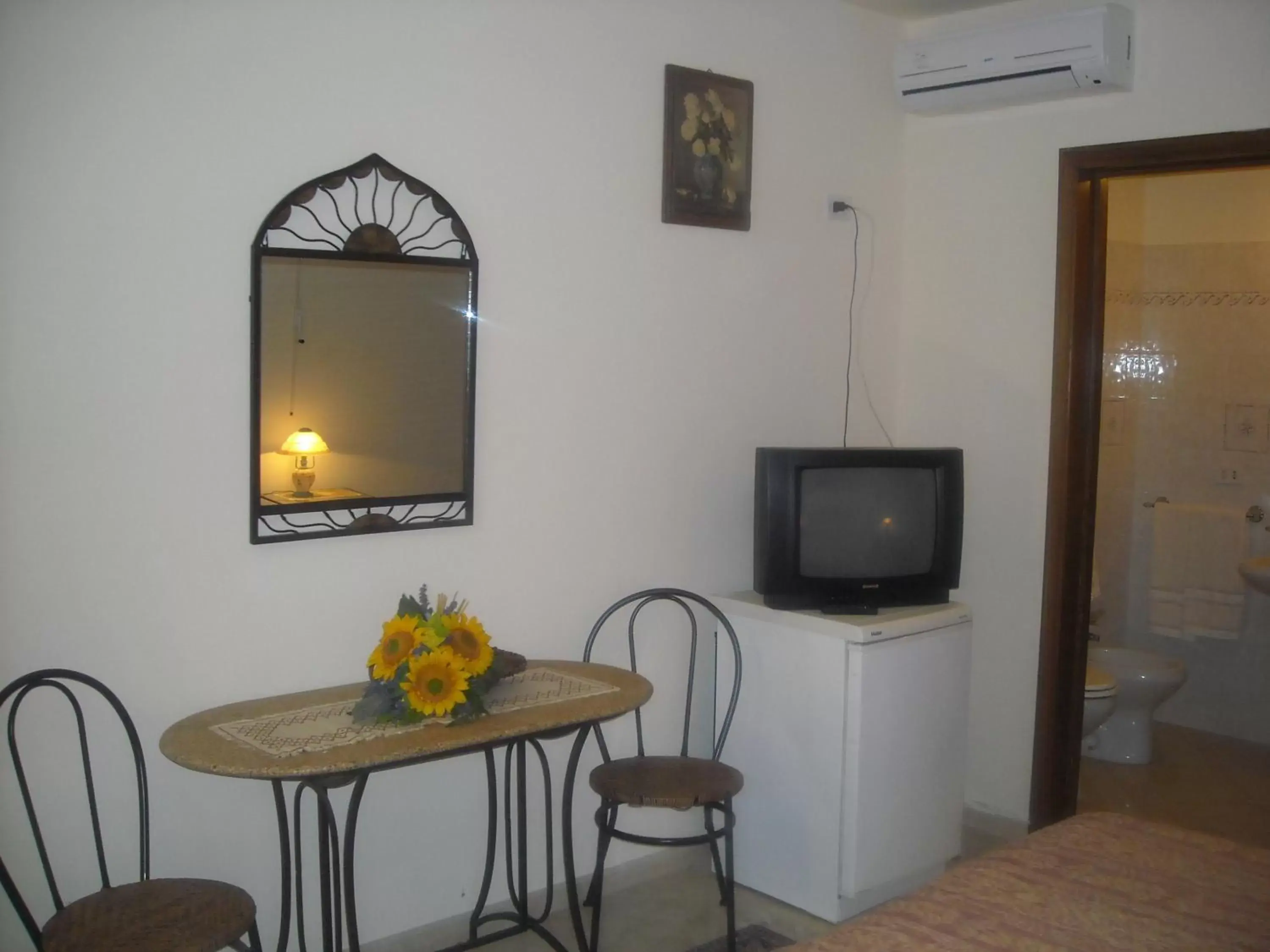 Photo of the whole room, TV/Entertainment Center in b&b Bellavista