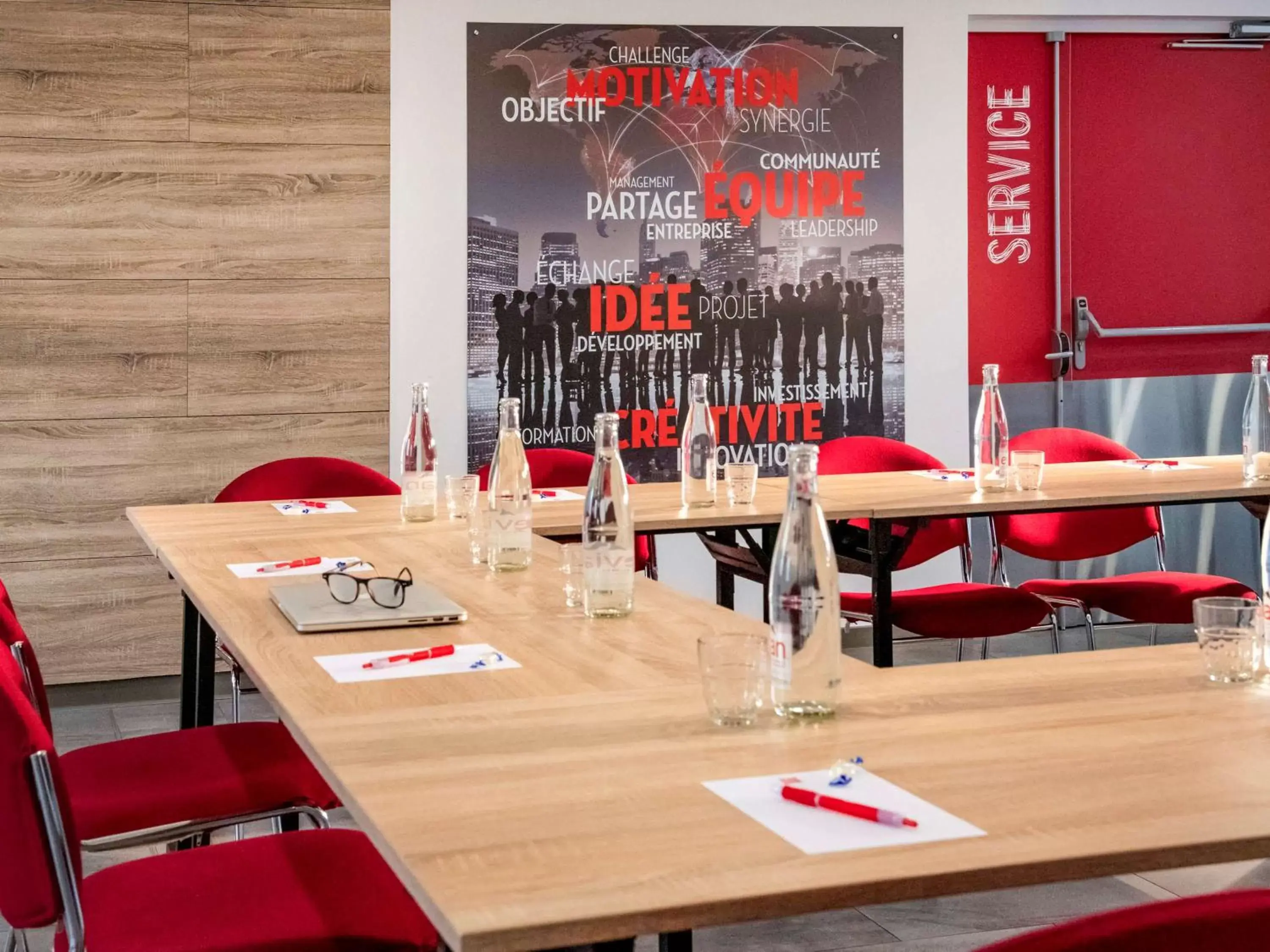 Meeting/conference room, Restaurant/Places to Eat in IBIS Cannes Mouans Sartoux Piscine parking gratuit