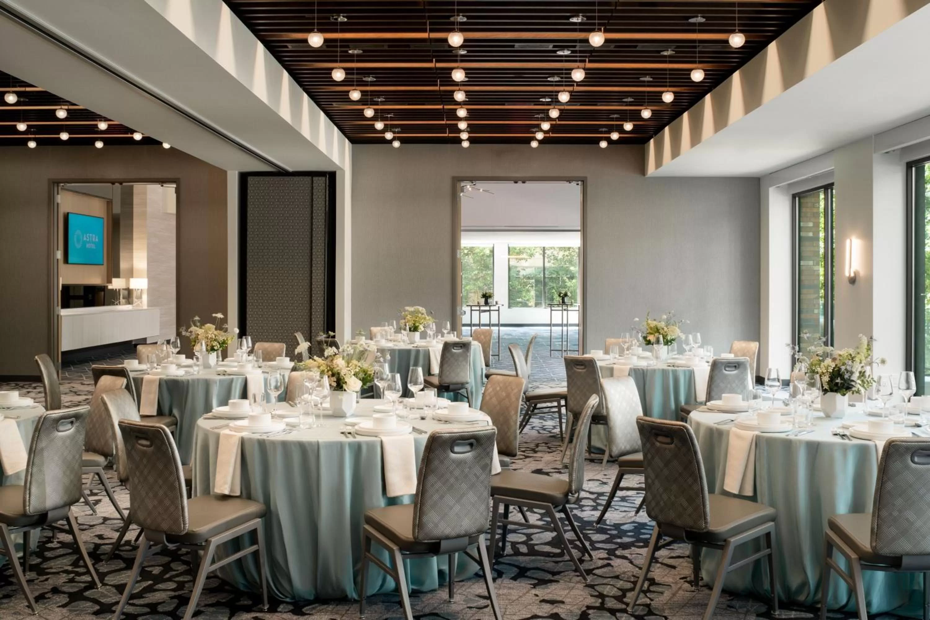 Meeting/conference room in Astra Hotel, Seattle, a Tribute Portfolio Hotel