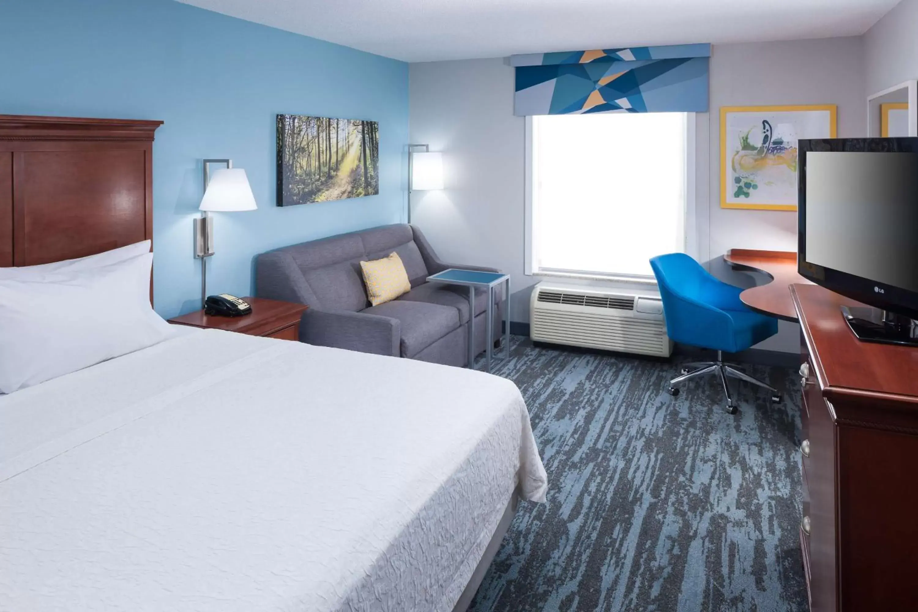 Bedroom, Bed in Hampton Inn & Suites Jackson