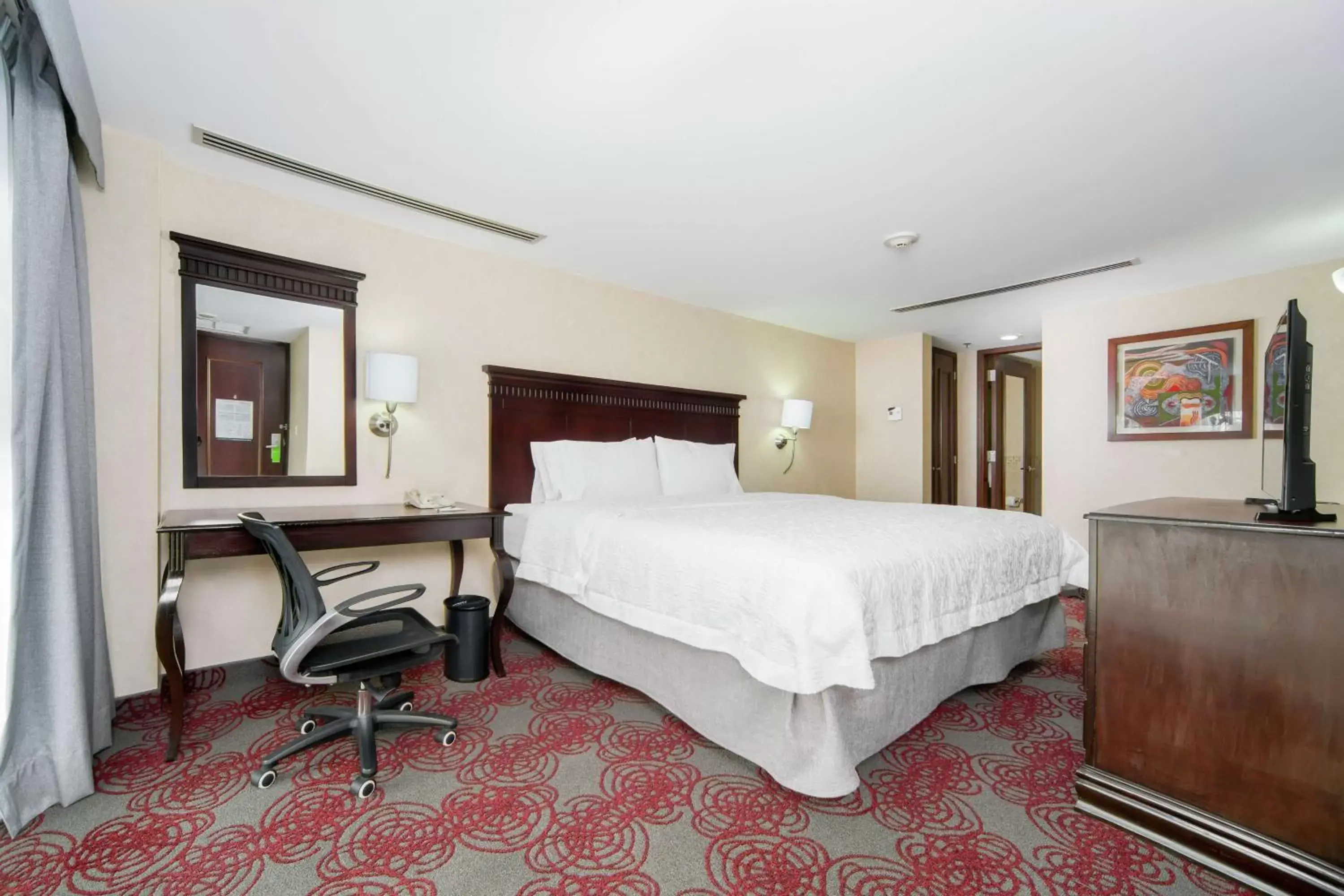 Bedroom, Bed in Hampton Inn & Suites Mexico City - Centro Historico