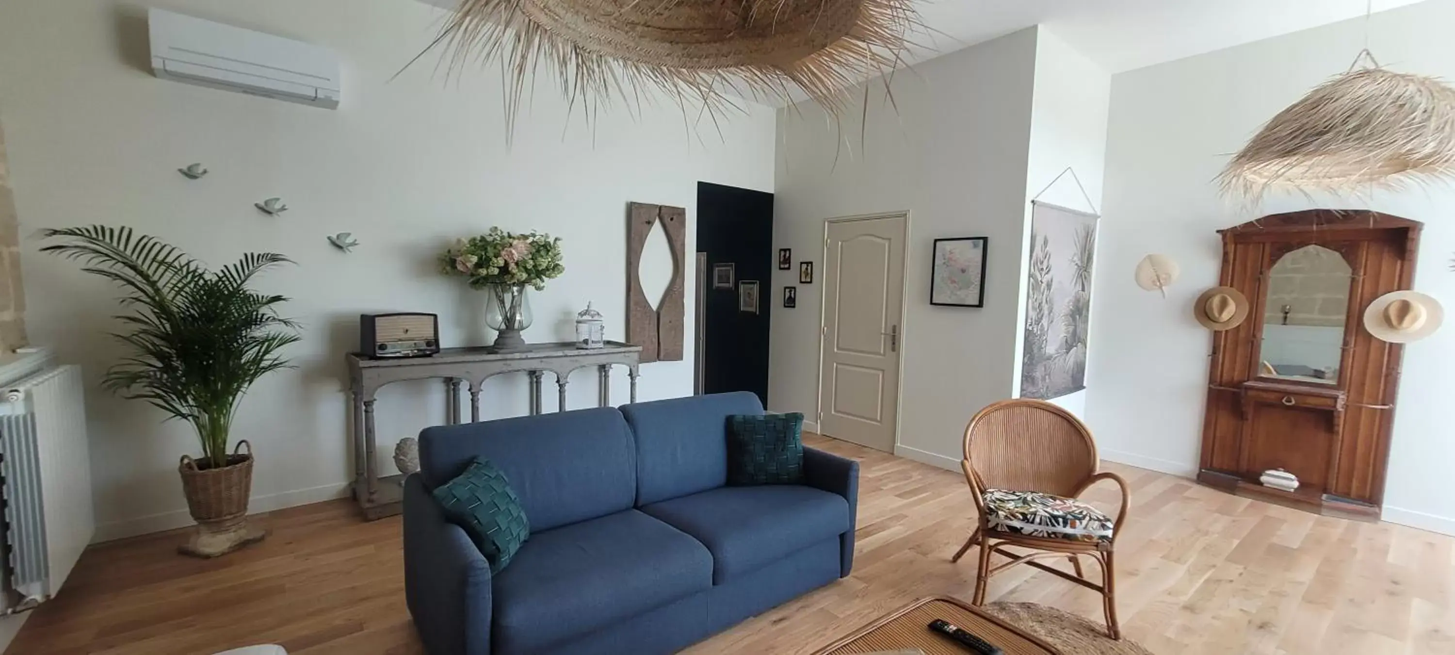 Living room, Seating Area in Au Do'Mayne des Bouilles - Spa & Piscine