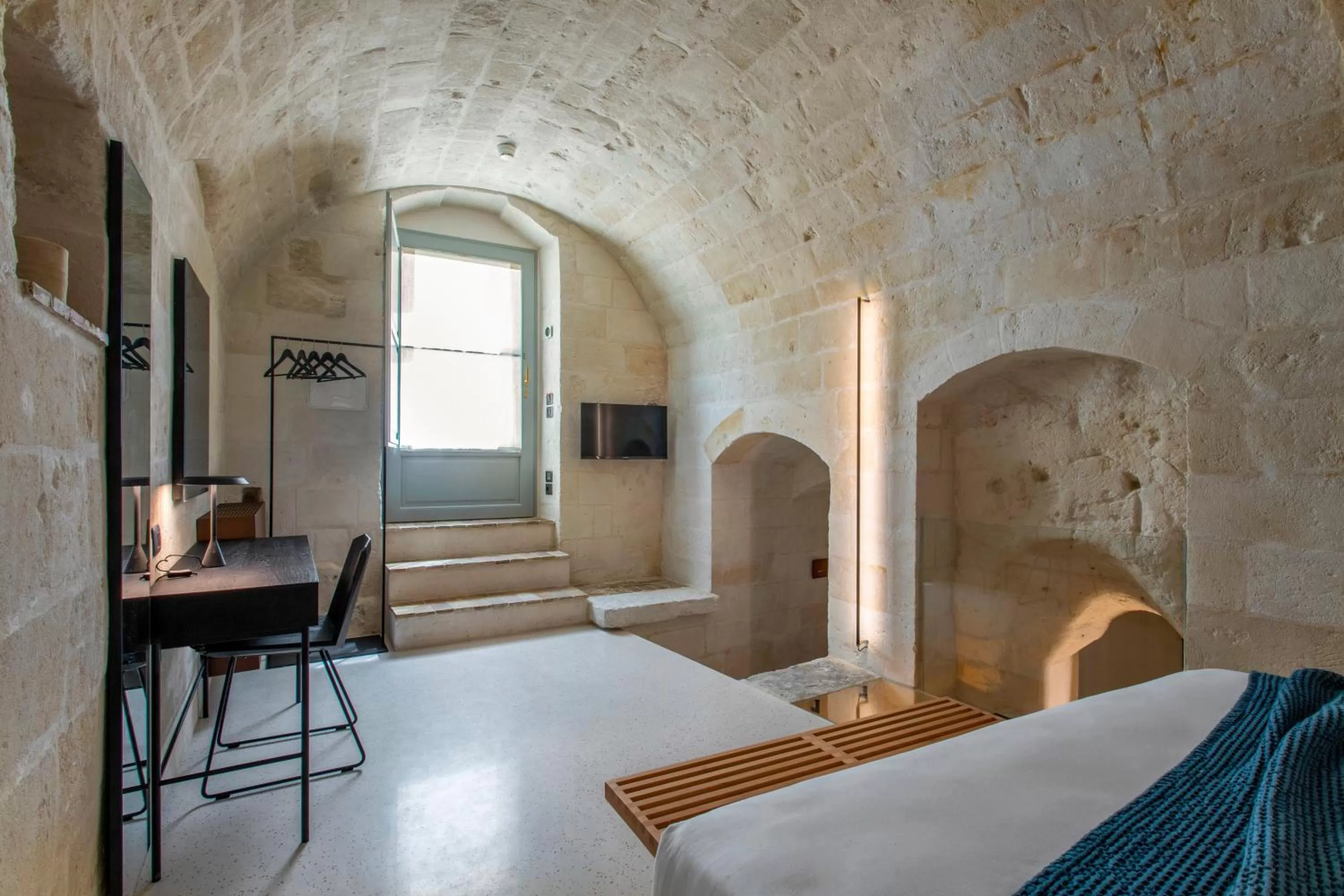 Facade/entrance, Bed in PIANELLE RESORT