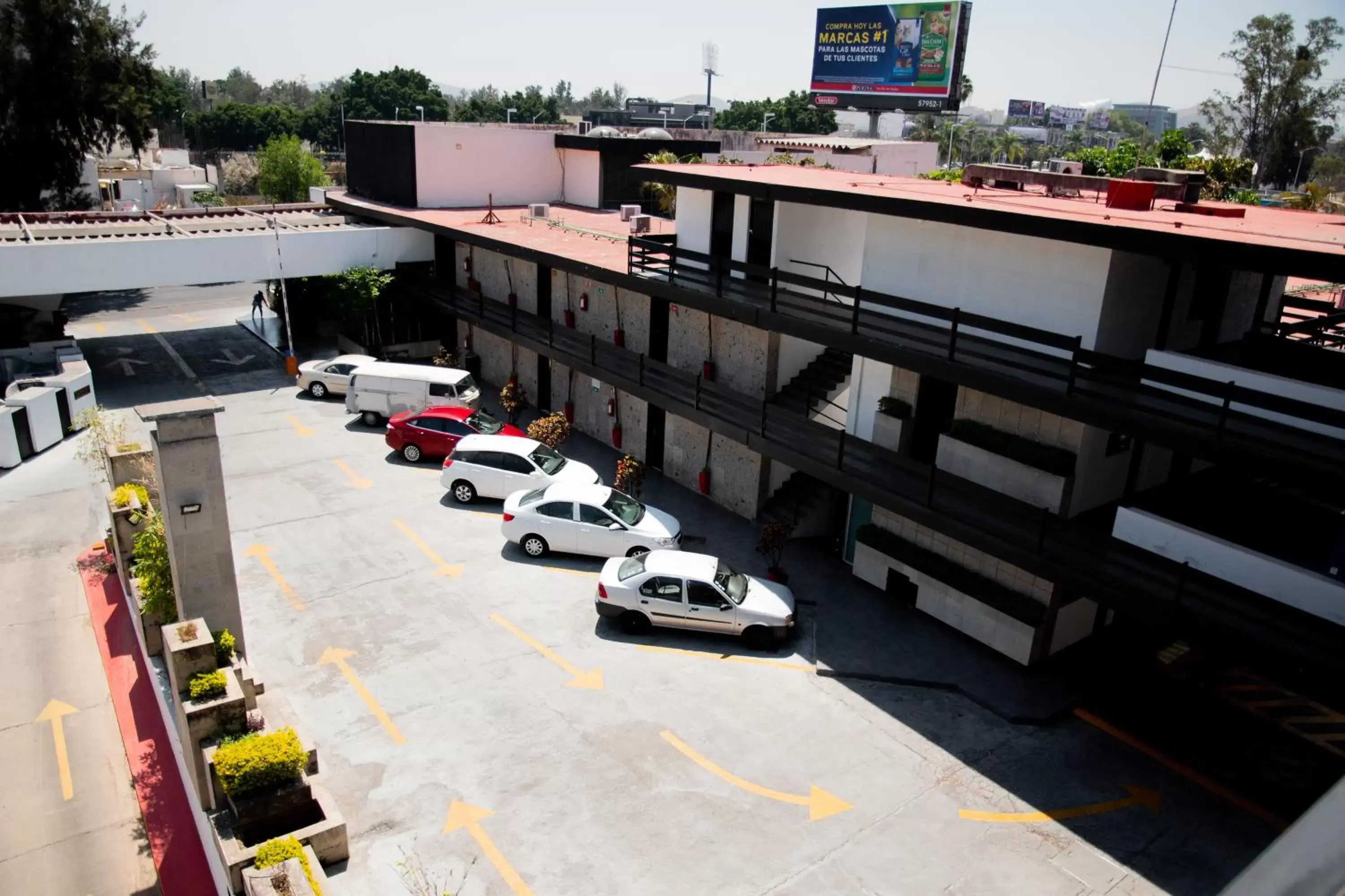 Parking in Hotel Expo Plaza