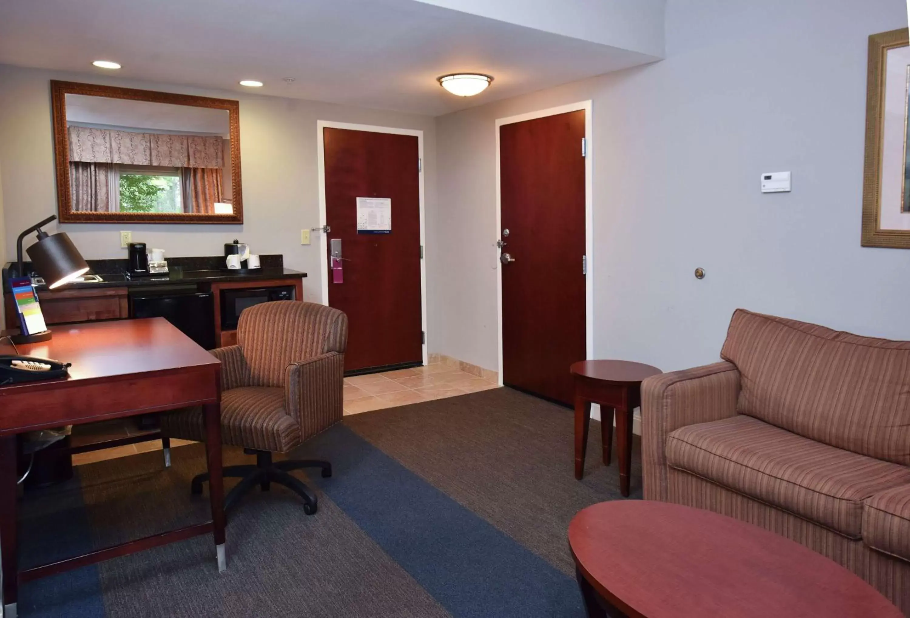 Bedroom, Seating Area in Hampton Inn Alexander City