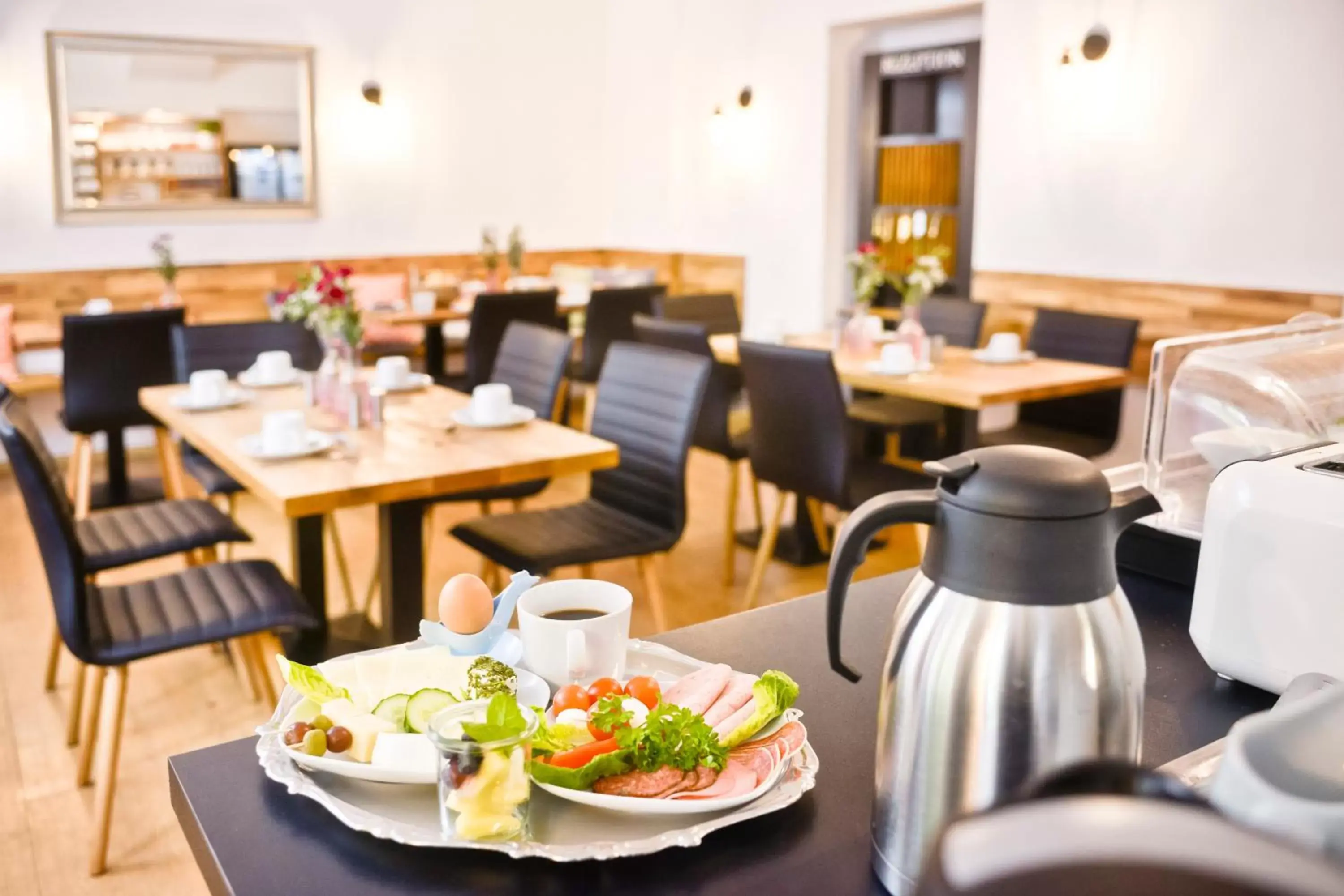 Restaurant/places to eat in Old Town Hotel Restaurant/places to eat in Old Town Hotel