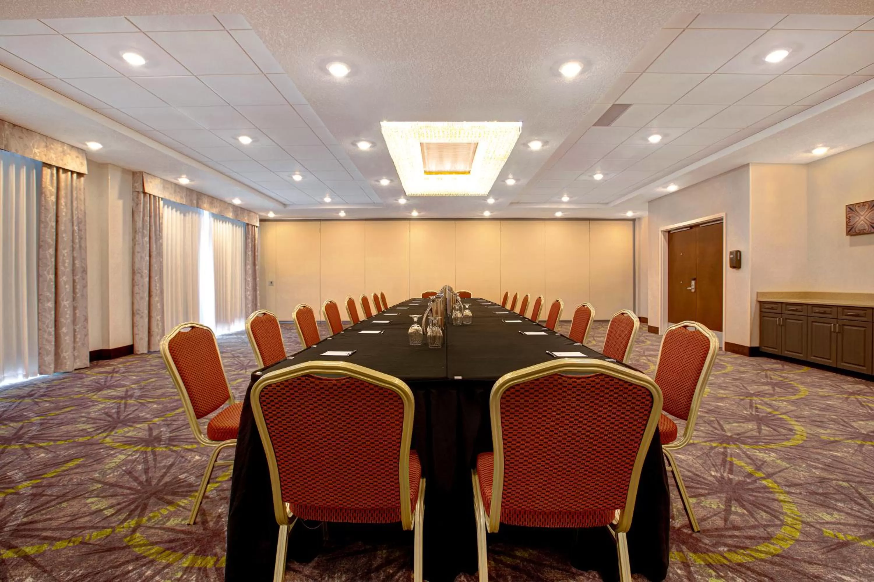 Meeting/conference room in Ramada by Wyndham St Paul AB