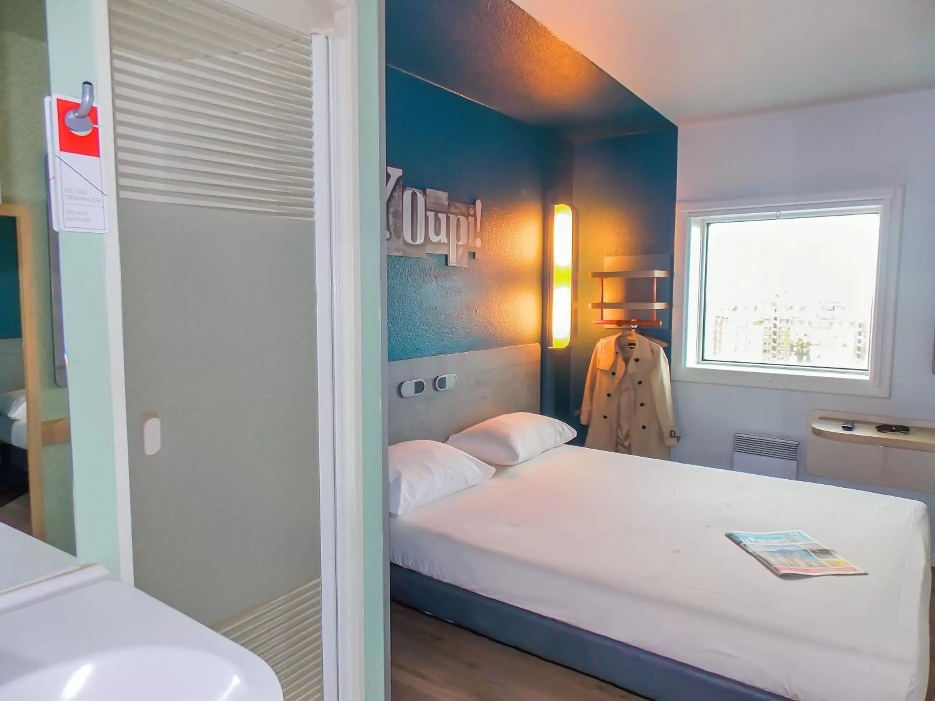 Bedroom, Bed in ibis budget Porte D'Orleans