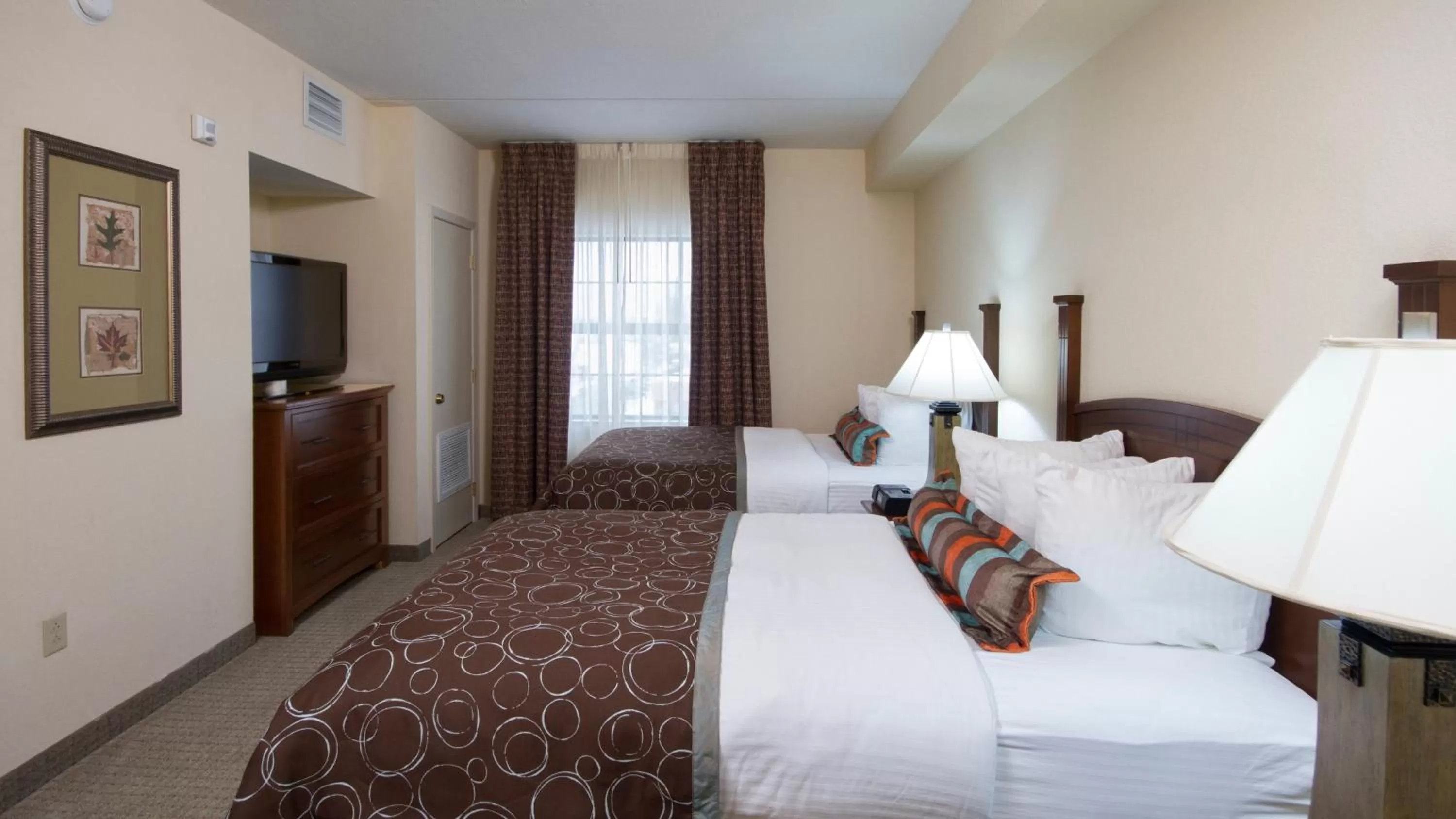 Photo of the whole room, Bed in Staybridge Suites Buffalo by IHG