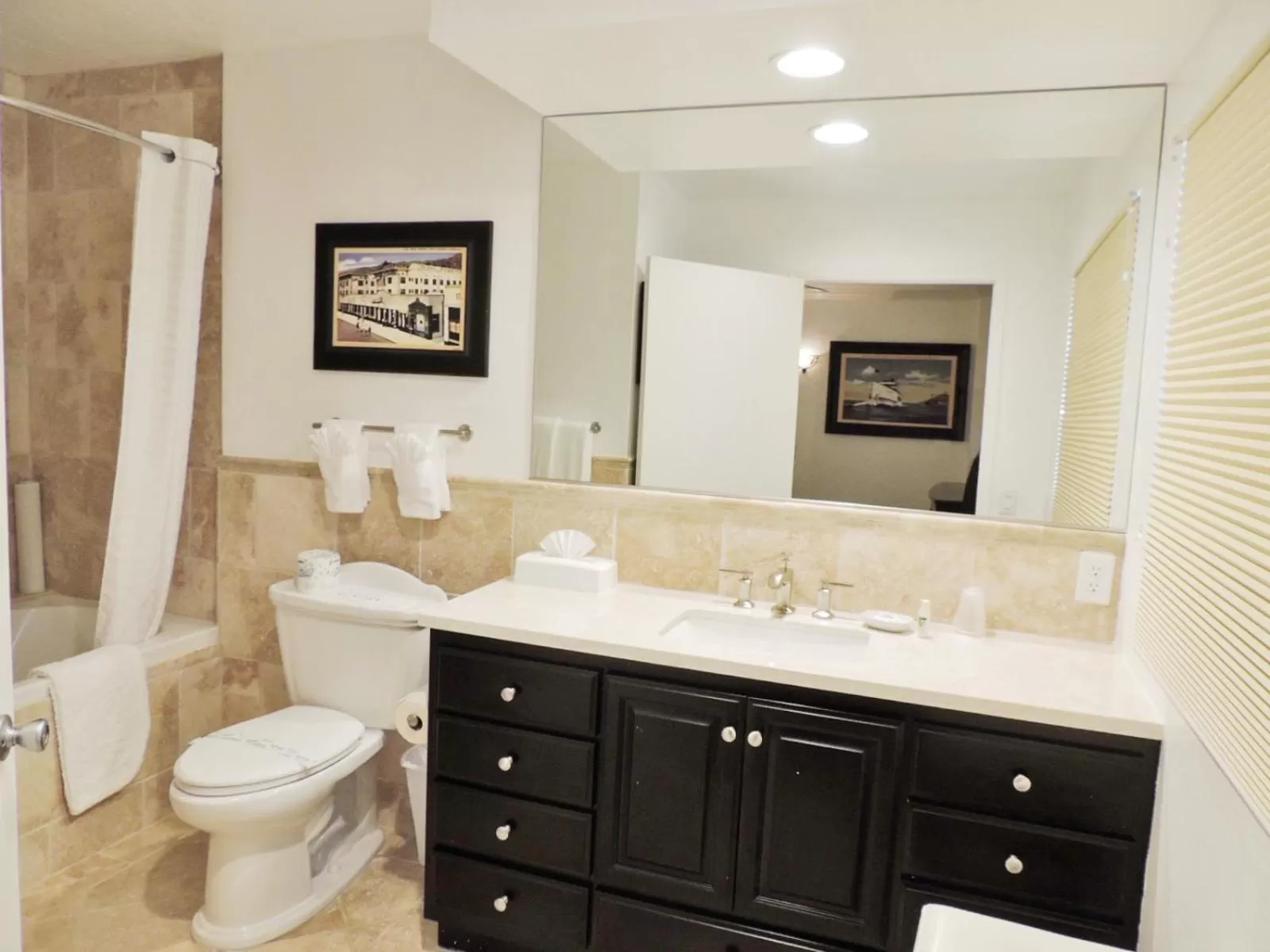 Bathroom in Catalina Courtyard Suites