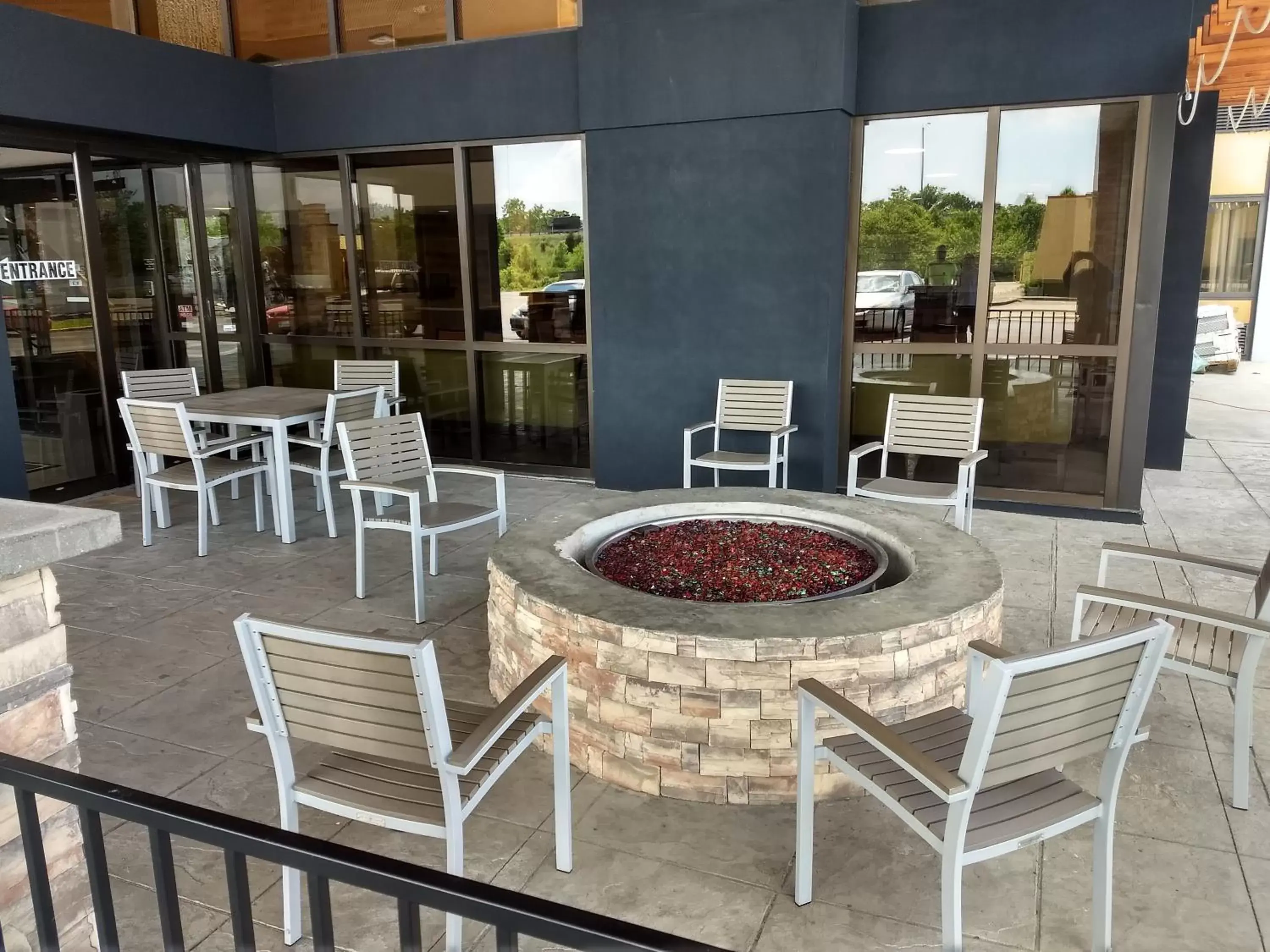 Garden in Country Inn & Suites by Radisson, Indianapolis East, IN