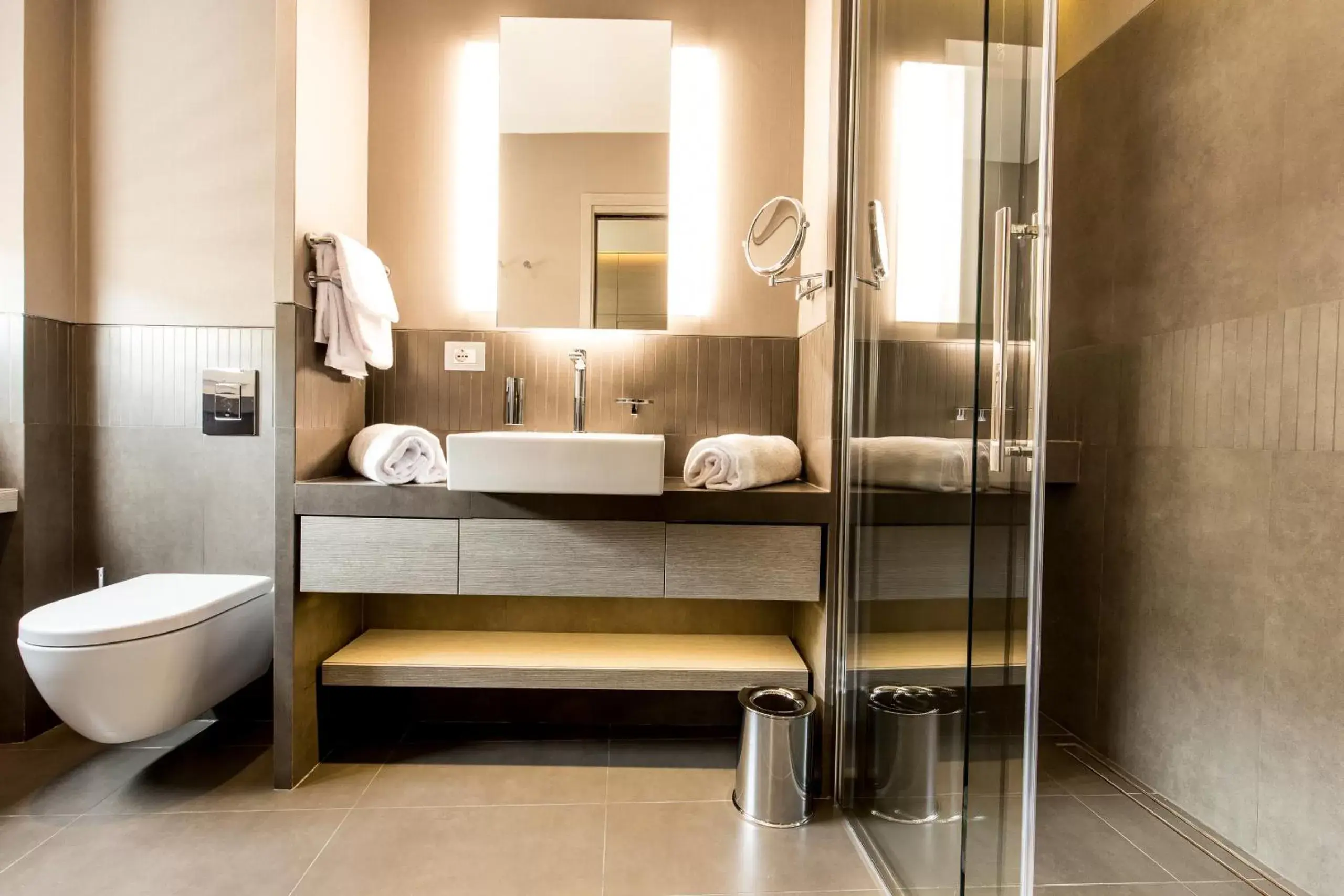 Bathroom in Orazio Palace Hotel