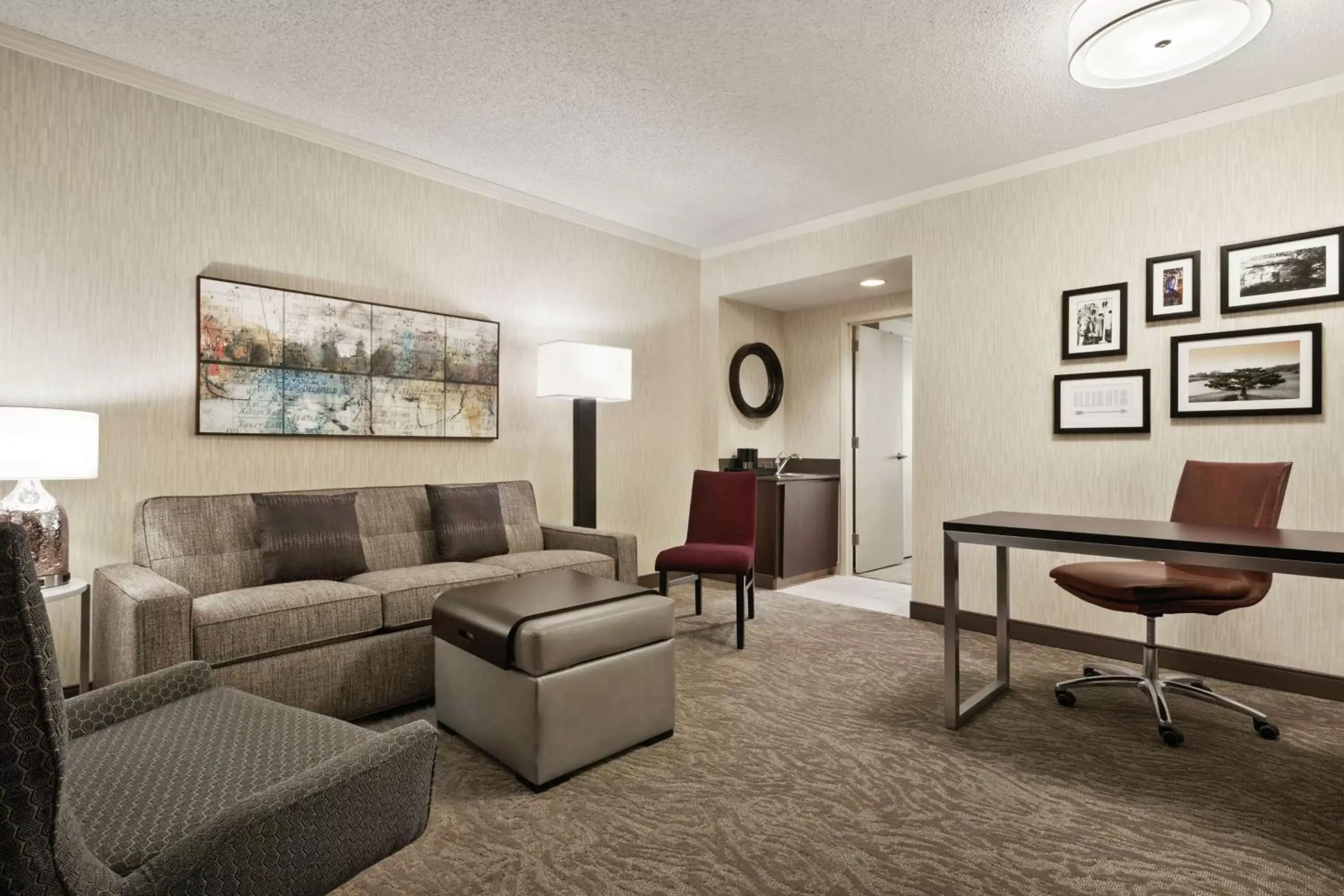 Bedroom, Seating Area in Embassy Suites by Hilton Chicago North Shore Deerfield