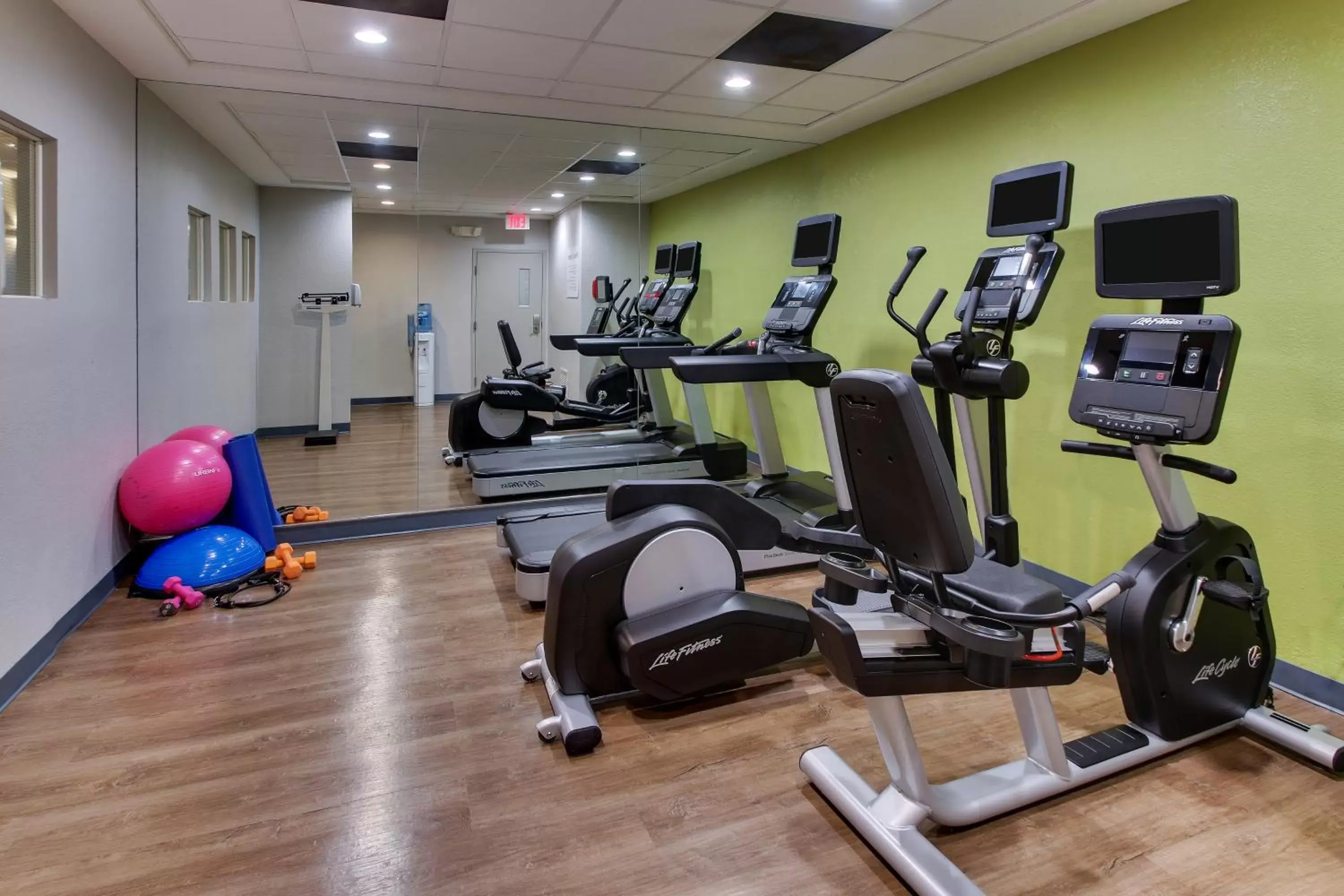 Fitness centre/facilities, Fitness Center/Facilities in Holiday Inn Express West Palm Beach Metrocentre, an IHG Hotel