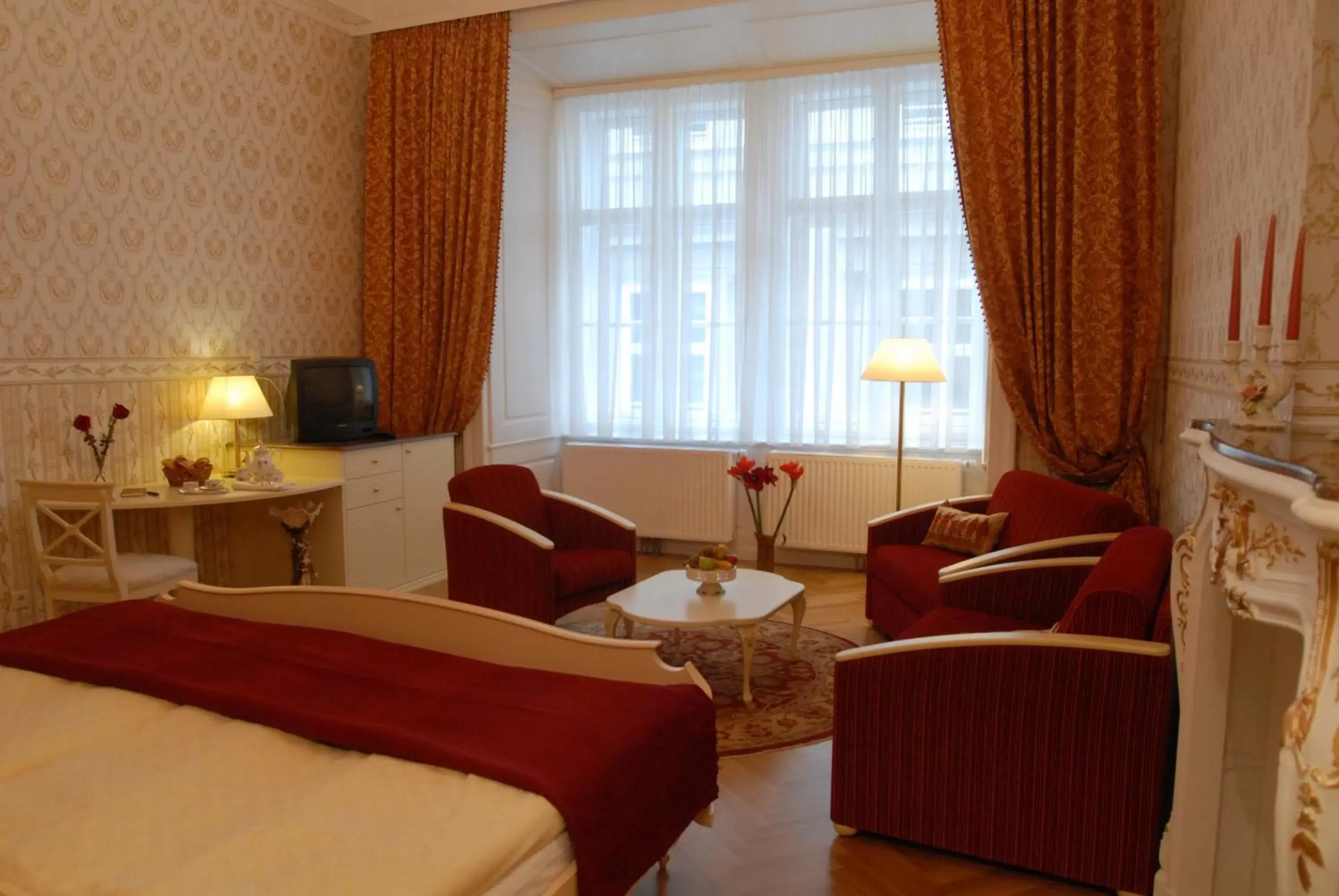 Photo of the whole room, Seating Area in Pertschy Palais Hotel