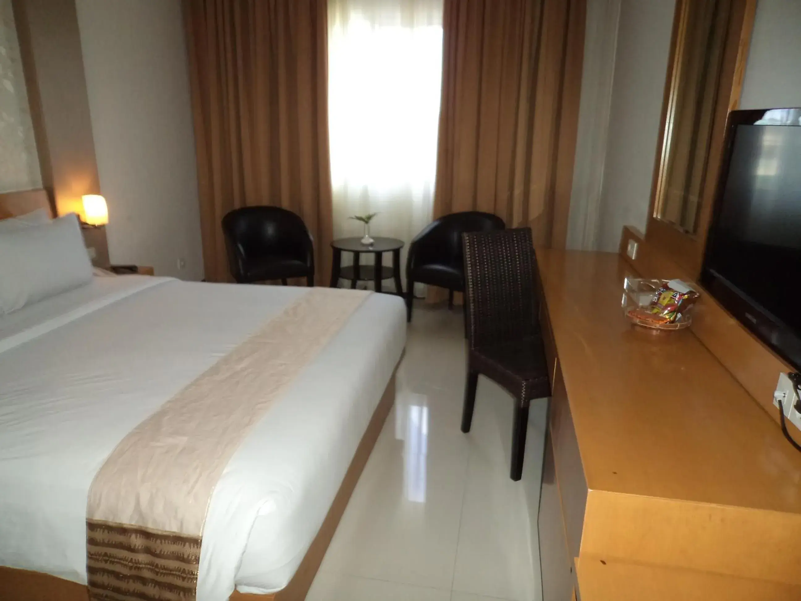 Photo of the whole room, Bed in Drego Hotel Pekanbaru