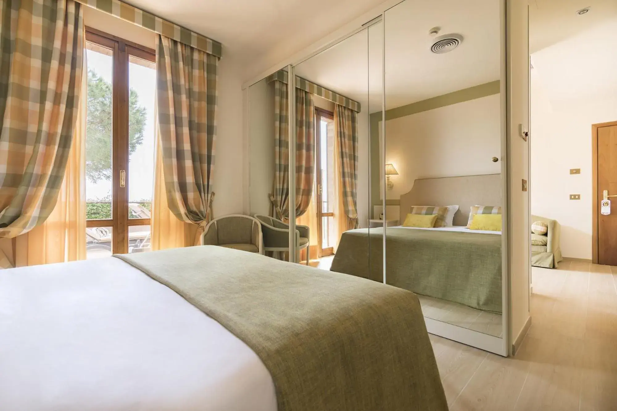 Photo of the whole room, Bed in Relais Santa Chiara Hotel