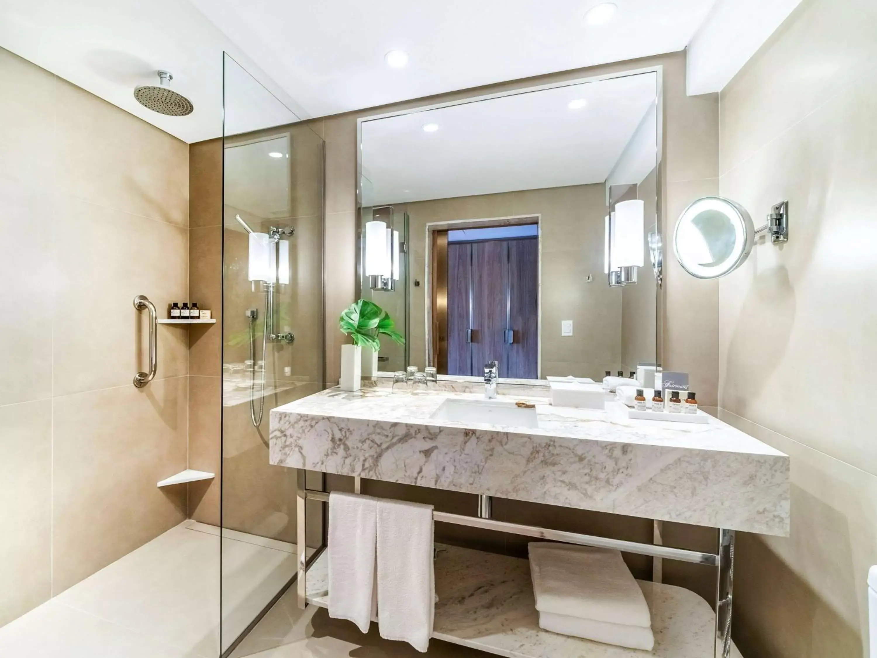 Photo of the whole room, Bathroom in Fairmont Rio de Janeiro Copacabana