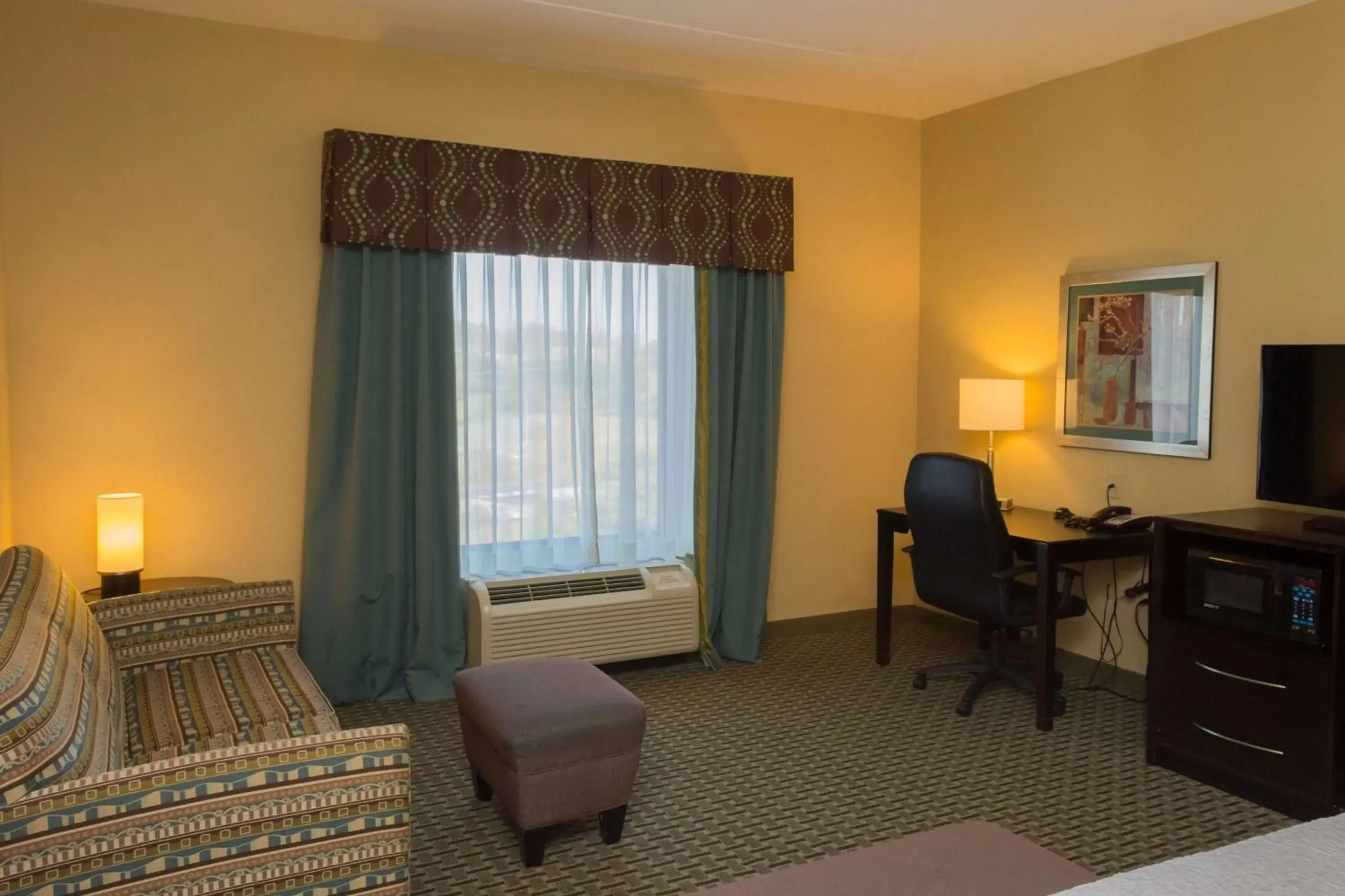 Bedroom, Seating Area in Hampton Inn Dandridge